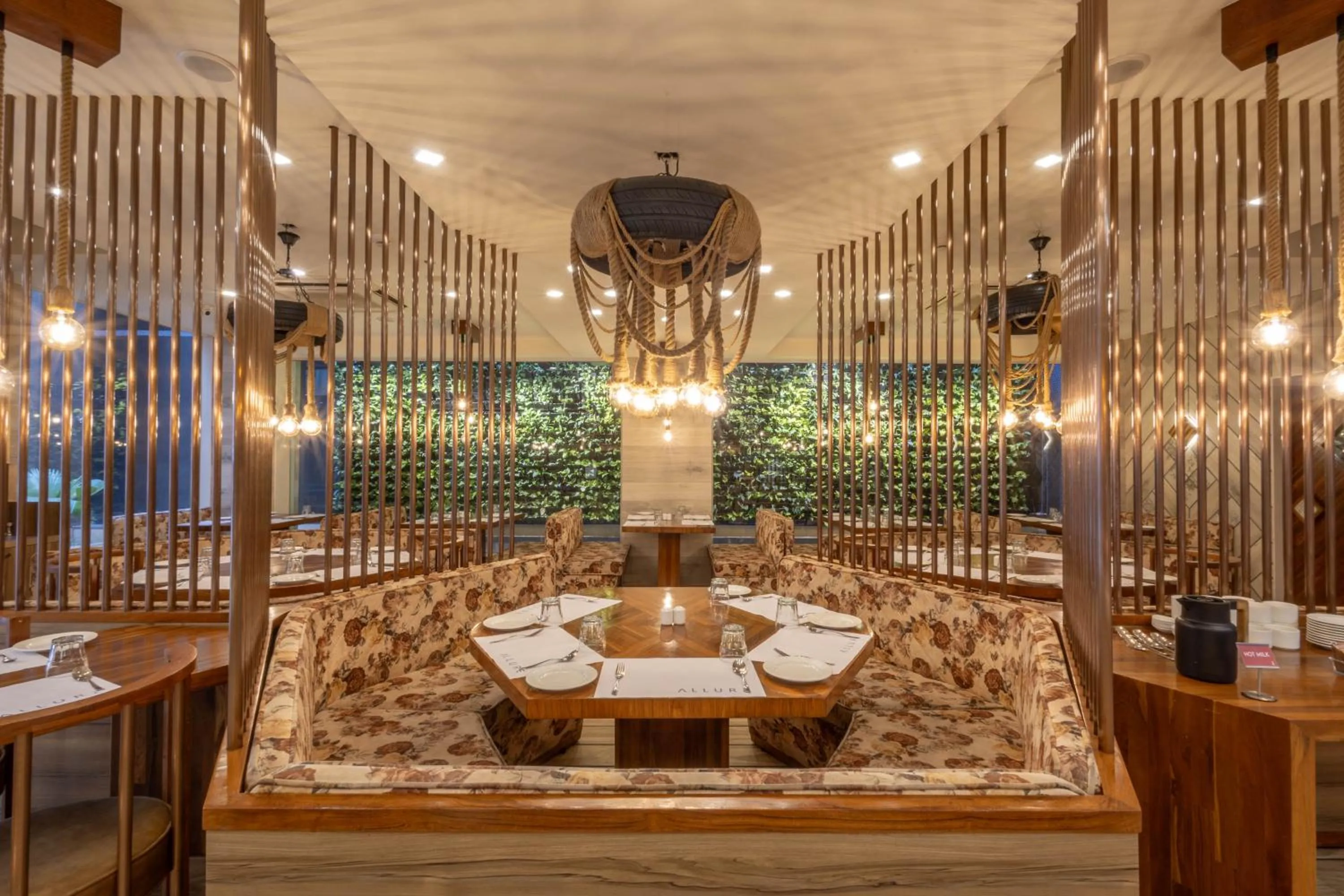 Restaurant/places to eat in De Glance Hotel, Near Surat Railway Station