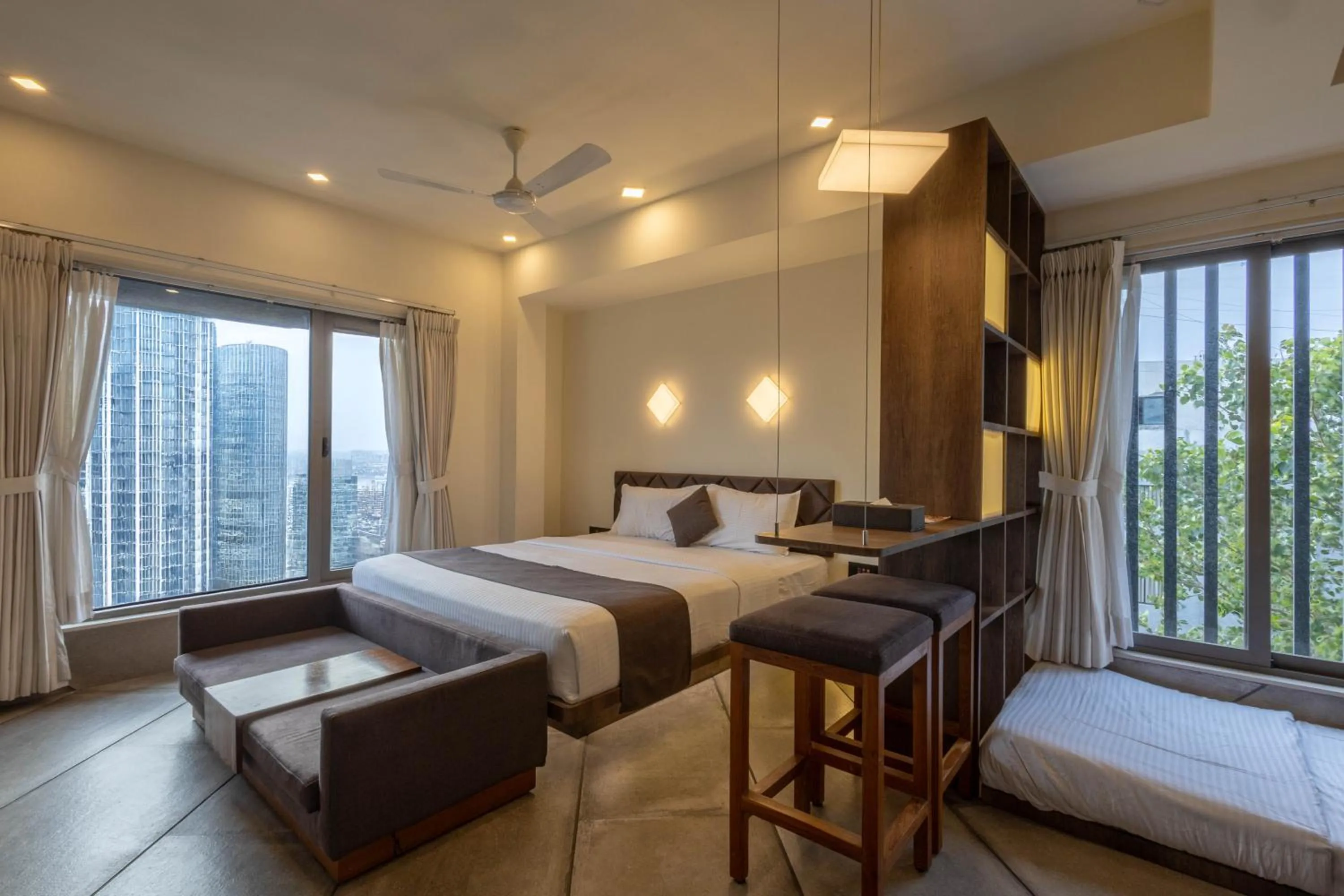 Bedroom, Bed in De Glance Hotel, Near Surat Railway Station