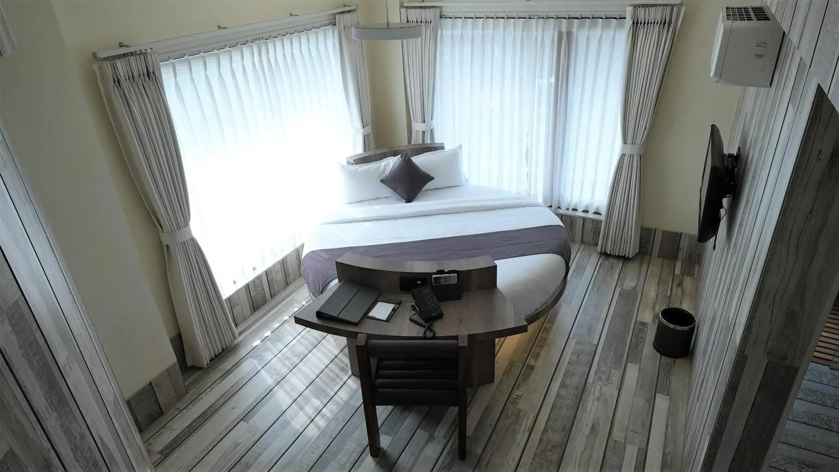 Family Room in De Glance Hotel, Near Surat Railway Station Family Room in De Glance Hotel, Near Surat Railway Station