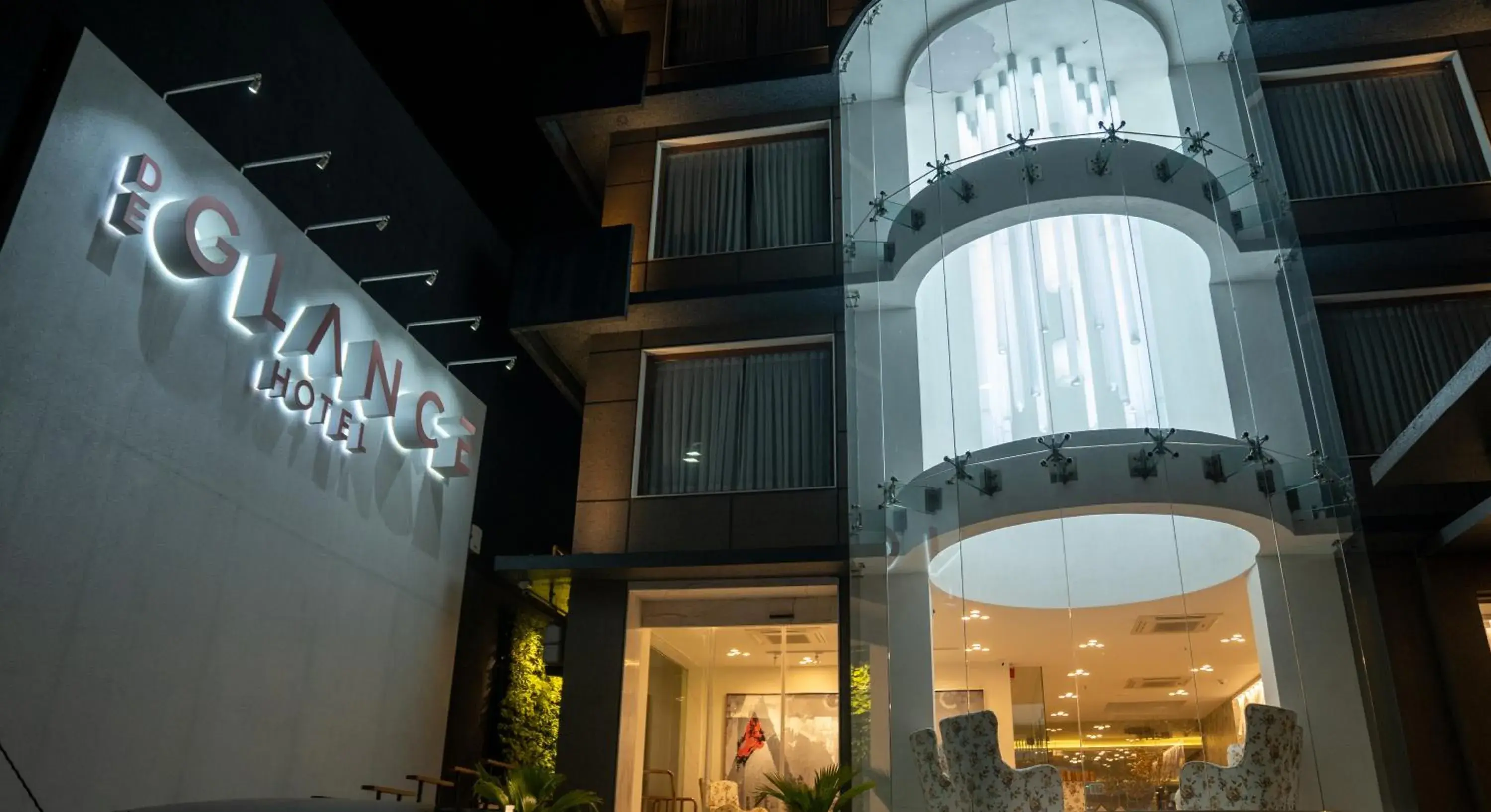 Property building in De Glance Hotel, Near Surat Railway Station Property building in De Glance Hotel, Near Surat Railway Station