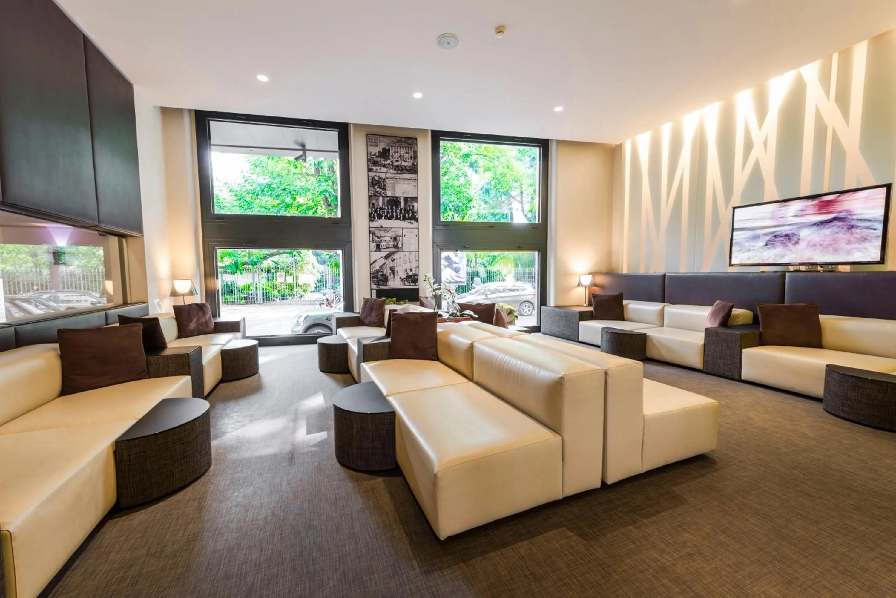 Communal lounge/ TV room in Hotel Manin