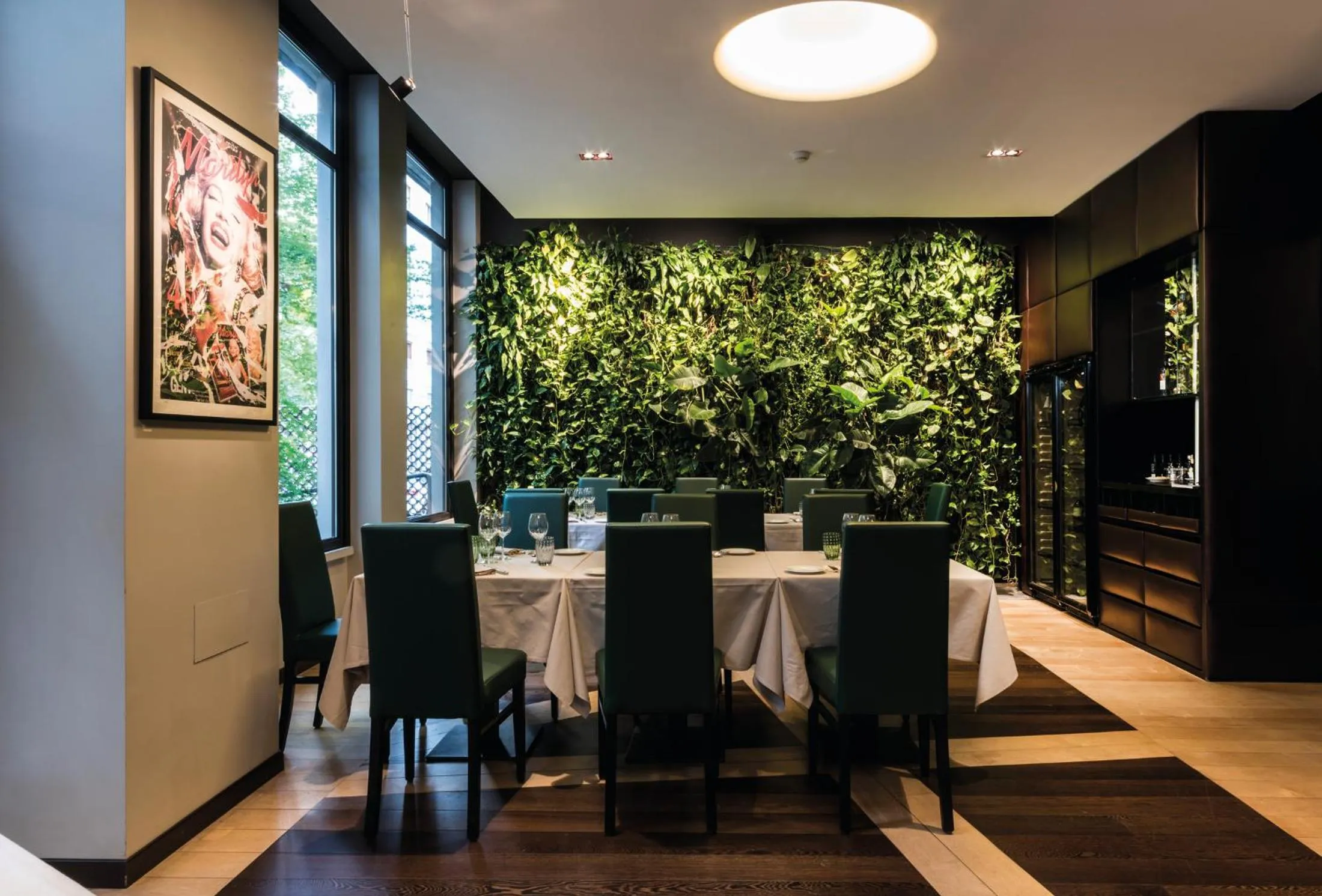 Restaurant/places to eat in Hotel Manin