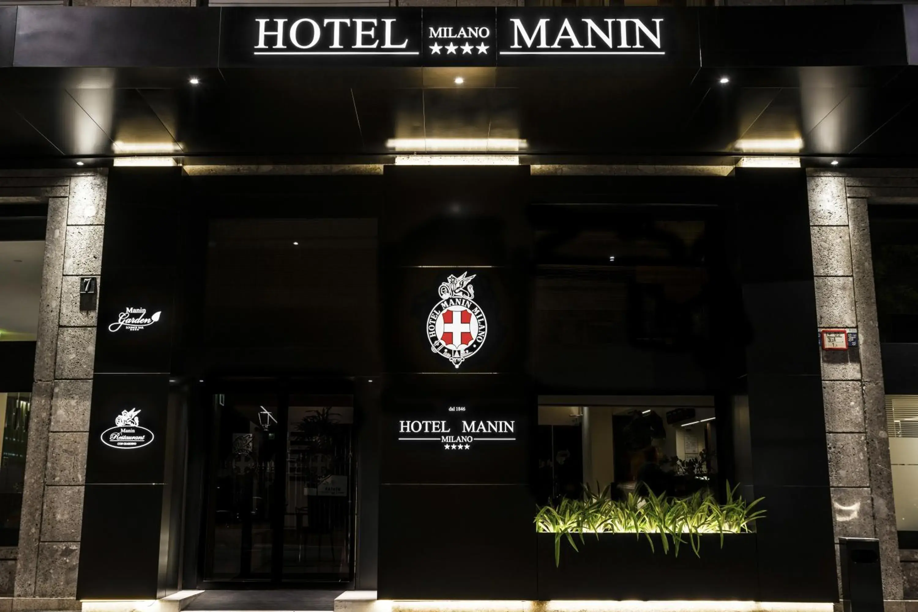 Facade/entrance in Hotel Manin Facade/entrance in Hotel Manin