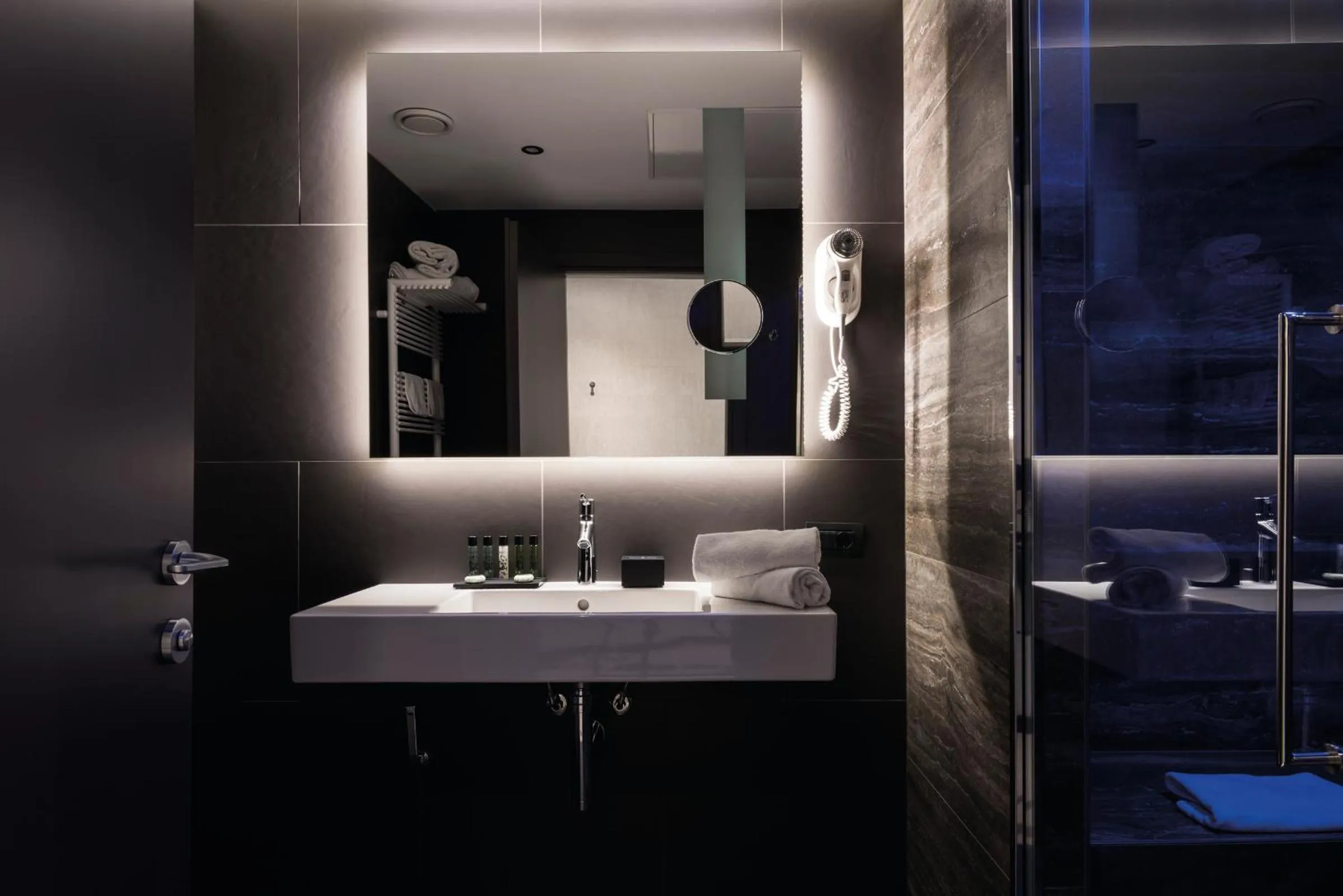 Shower in Hotel Manin