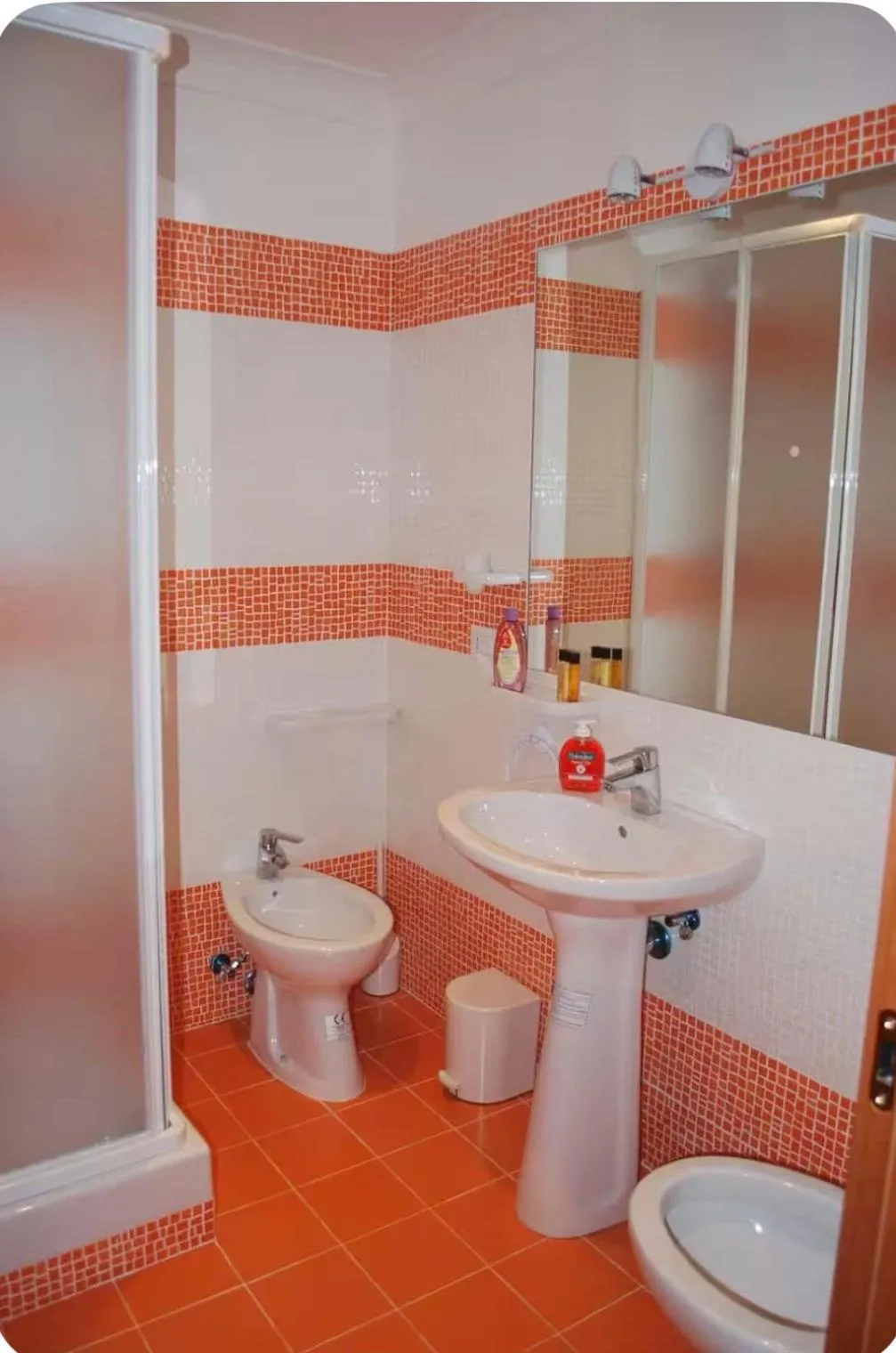 B&B Rifugio di Roma upon Metro B pvt bathroom pvt balcon