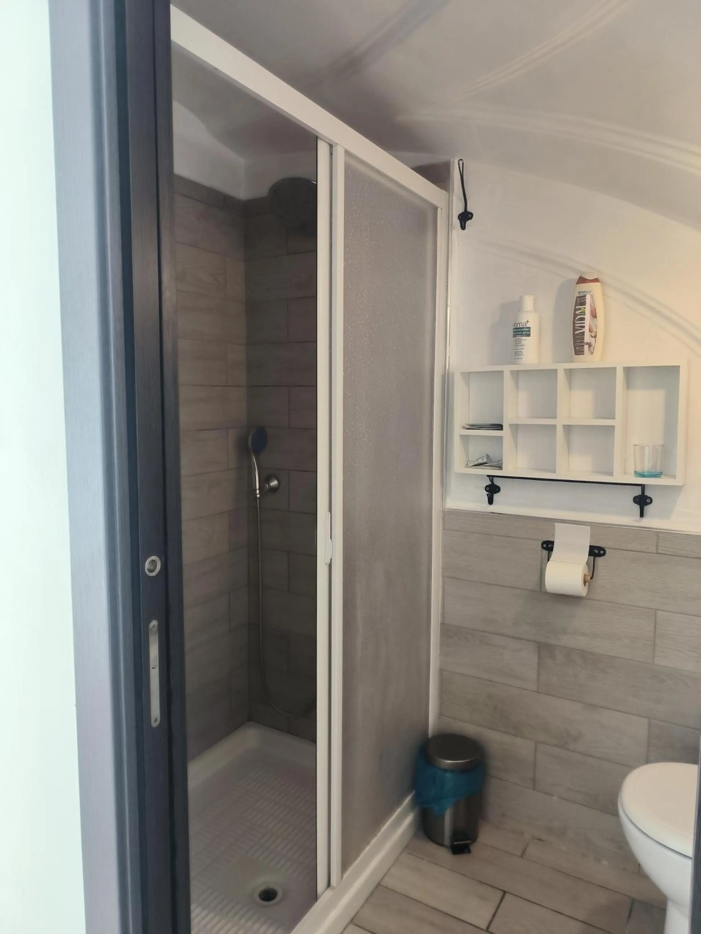 Shower in B&B Rainbow