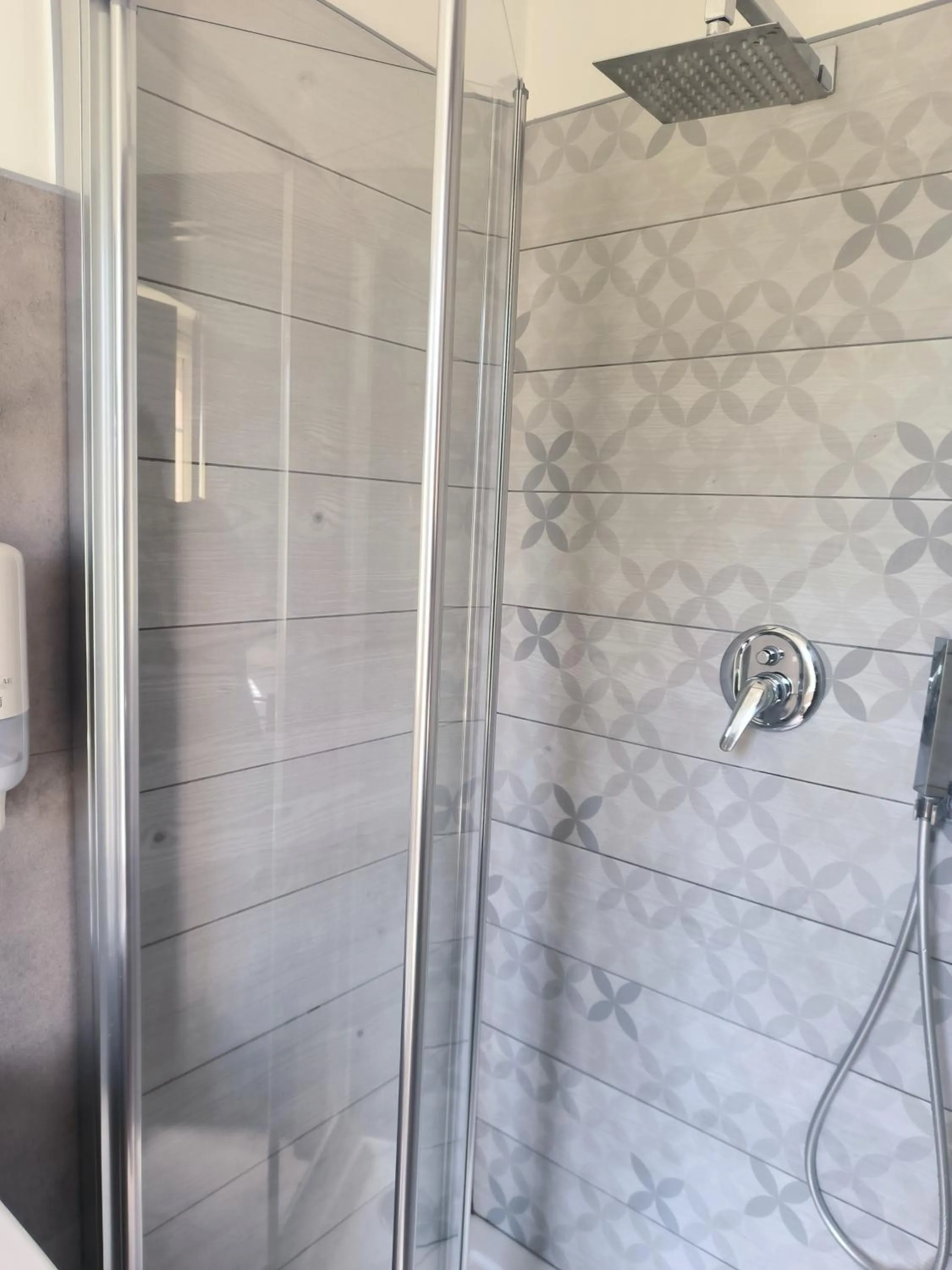 Shower in B&B Rainbow