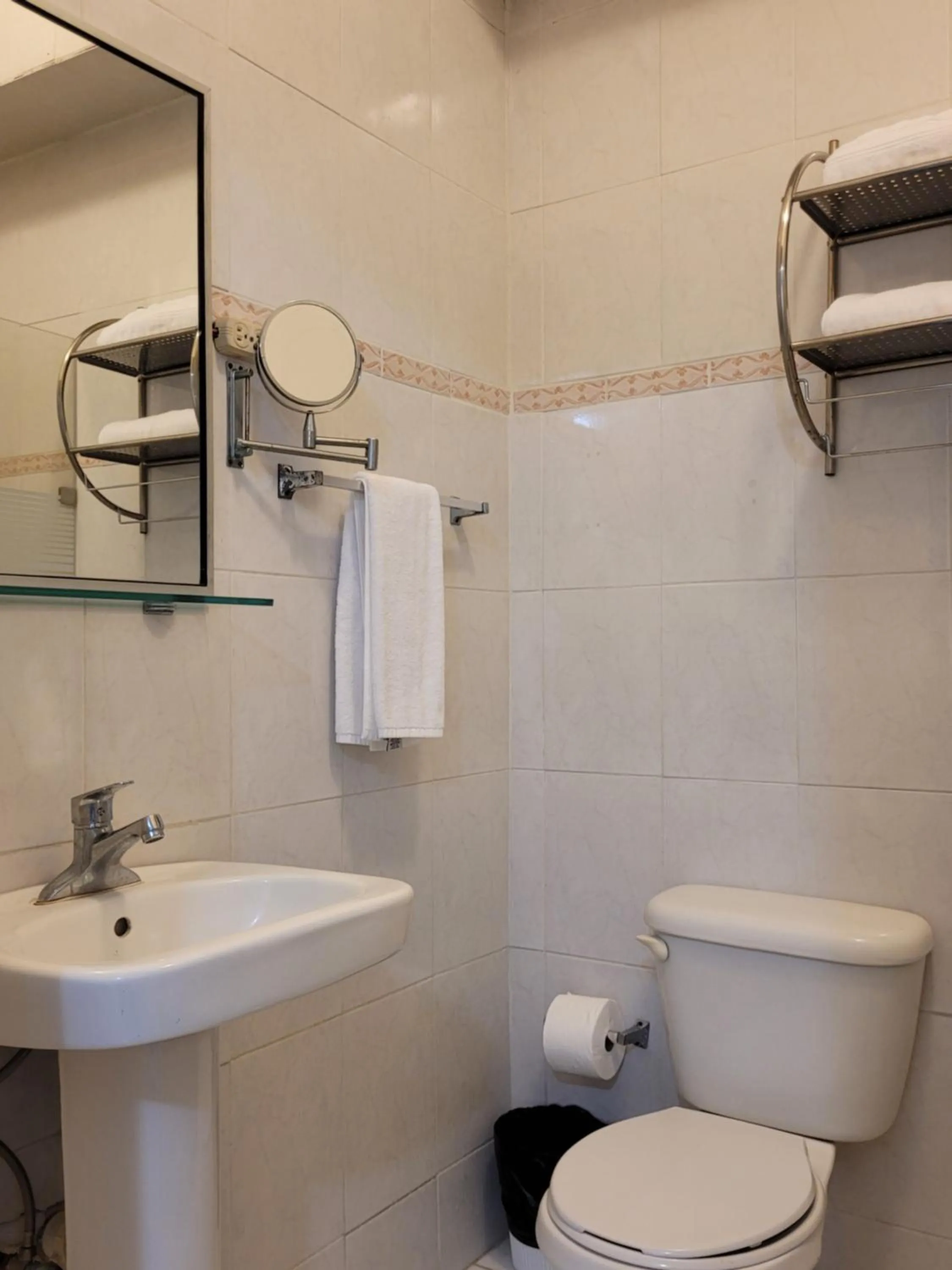 Bathroom in Drake Bolivar Santo Domingo