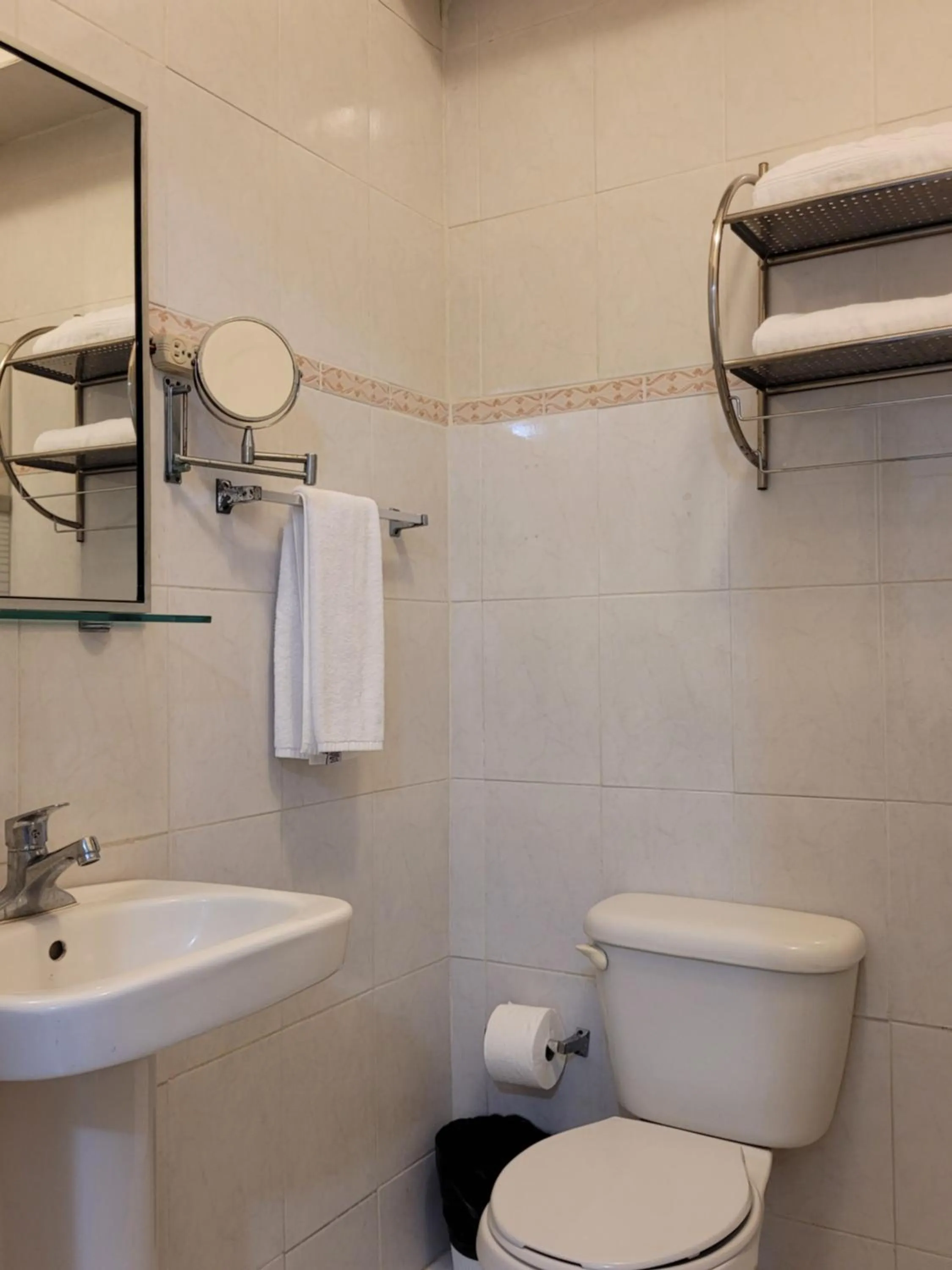 Bathroom in Drake Bolivar Santo Domingo