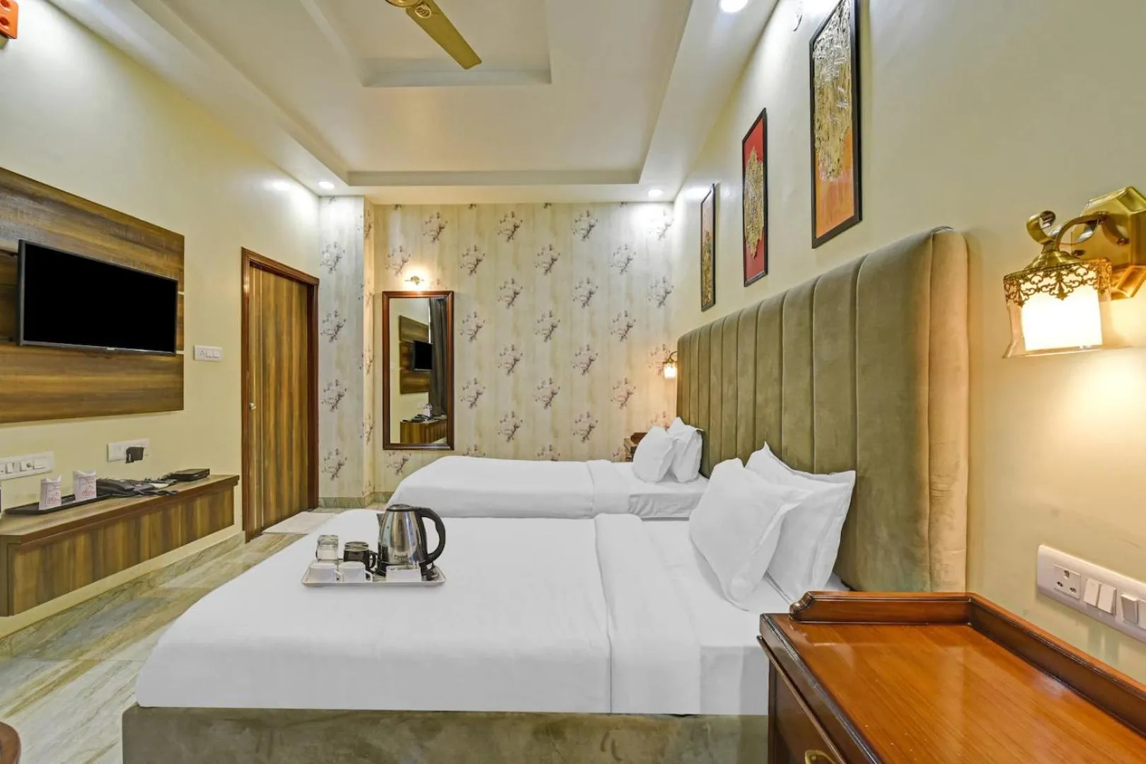 Photo of the whole room in Hotel King's Turban