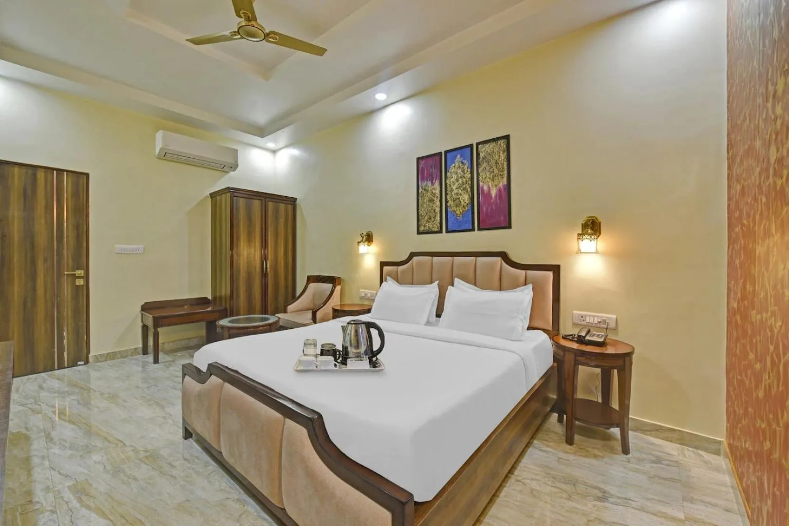 Photo of the whole room in Hotel King's Turban