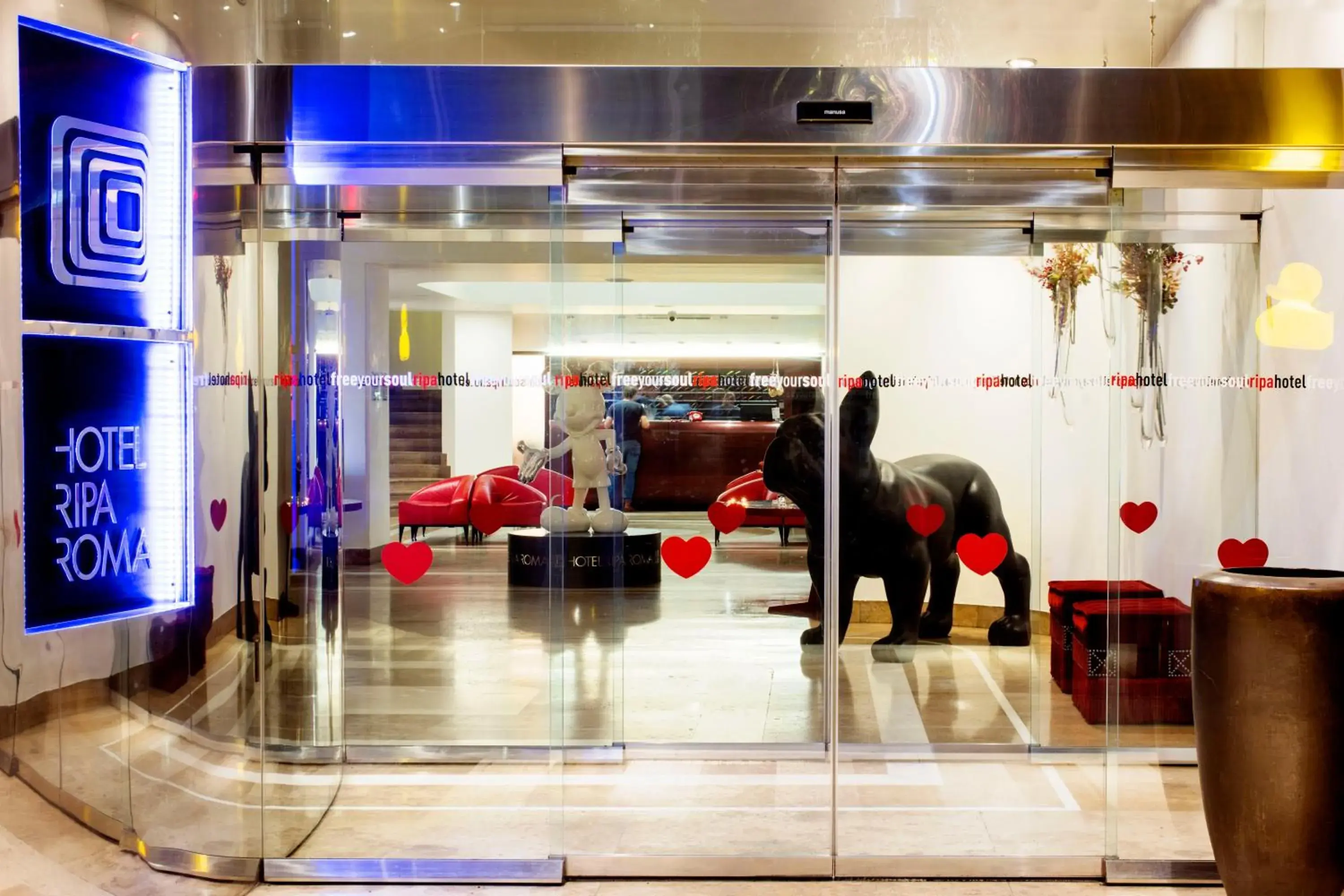 Facade/entrance in Hotel Ripa Roma Facade/entrance in Hotel Ripa Roma