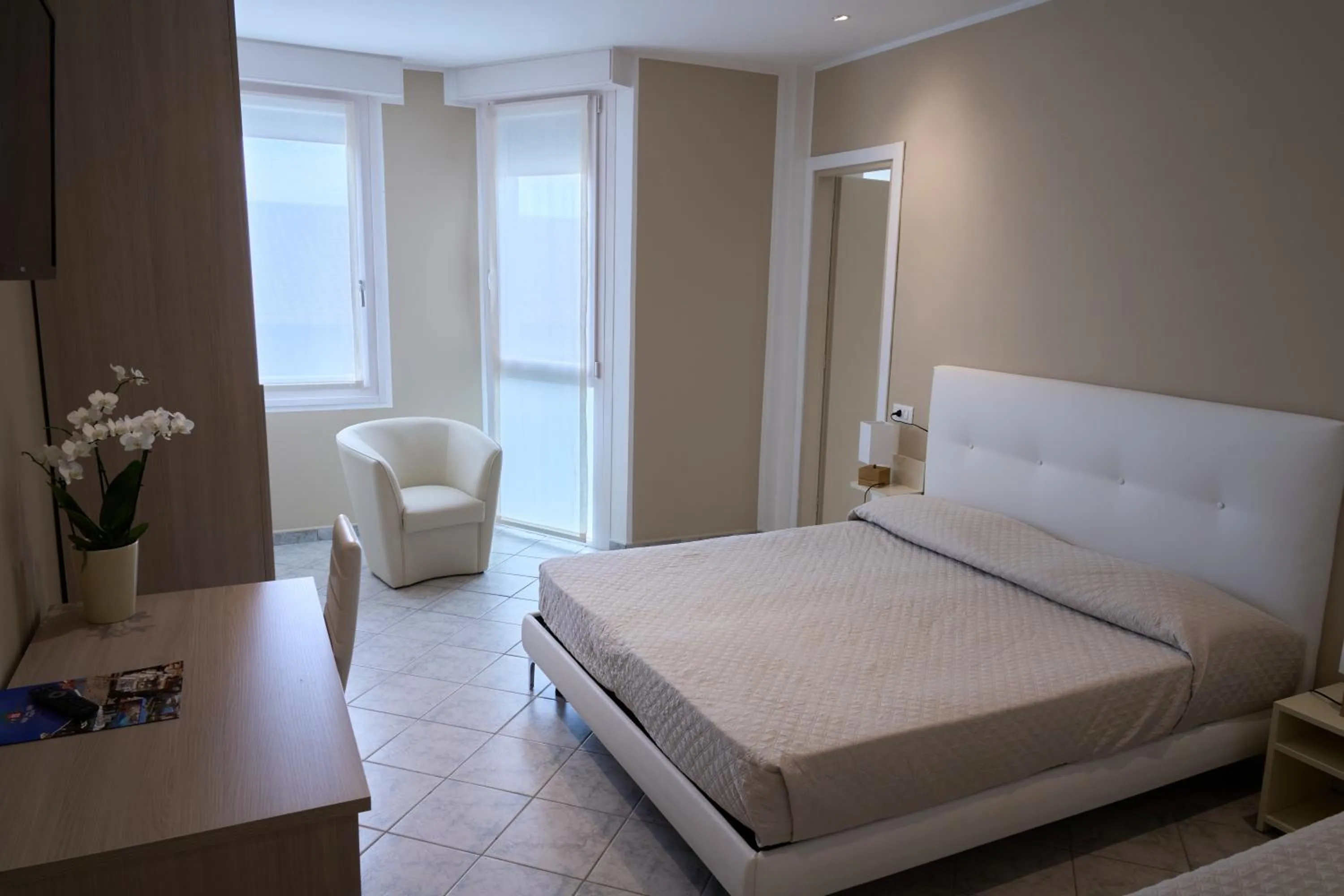 Photo of the whole room, Bed in Hotel Viña del Mar Pineta