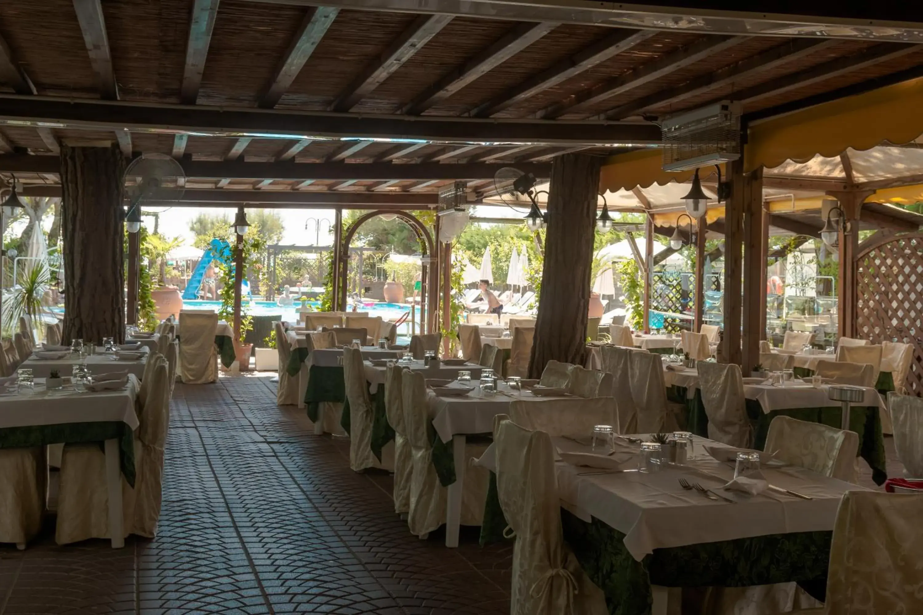 Restaurant/Places to Eat in Hotel Viña del Mar Pineta