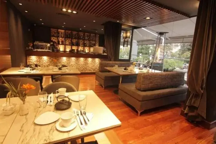 Restaurant/places to eat in Garden Plaza Restaurant/places to eat in Garden Plaza