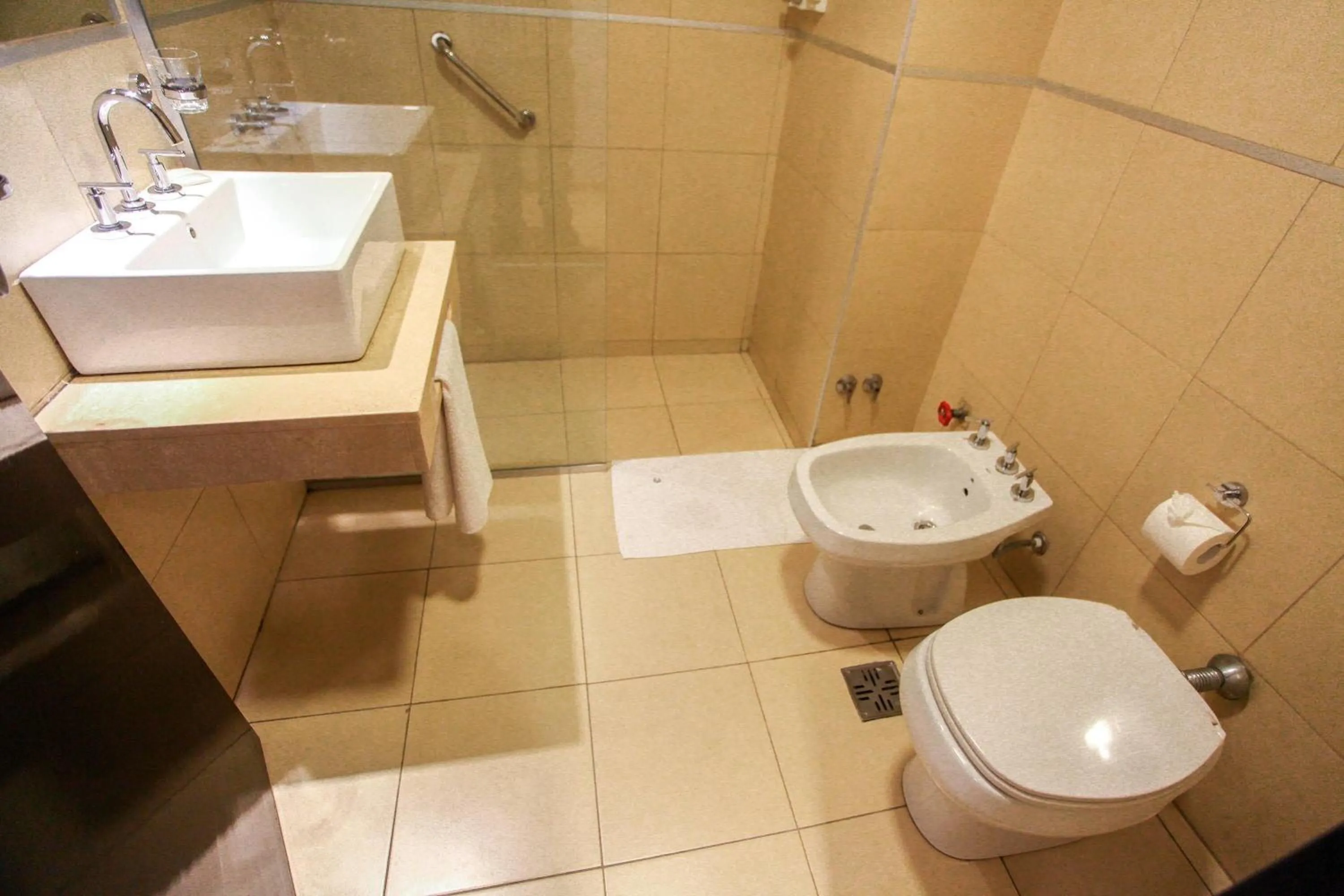 Bathroom in Ramada Plaza by Wyndham Tucuman