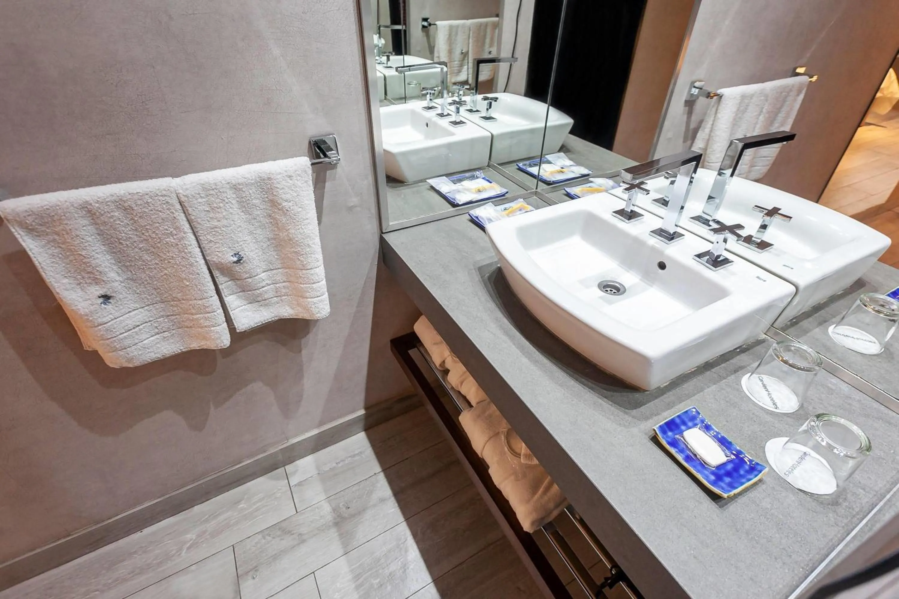 Bathroom in Ramada Plaza by Wyndham Tucuman