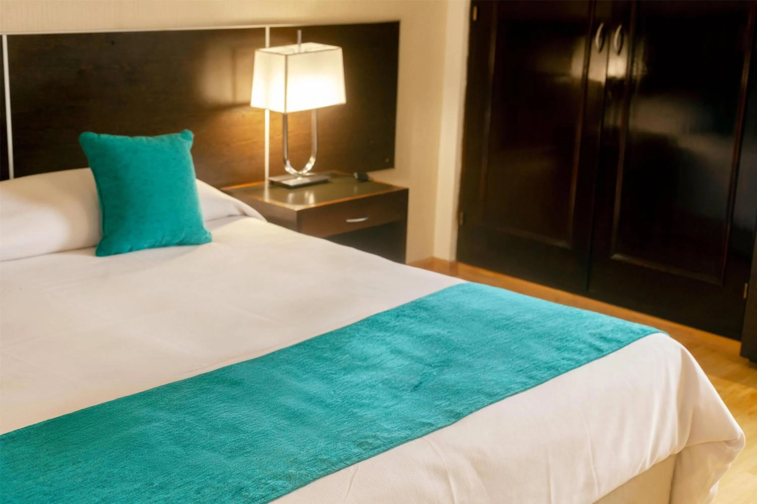 Photo of the whole room, Bed in Ramada Plaza by Wyndham Tucuman