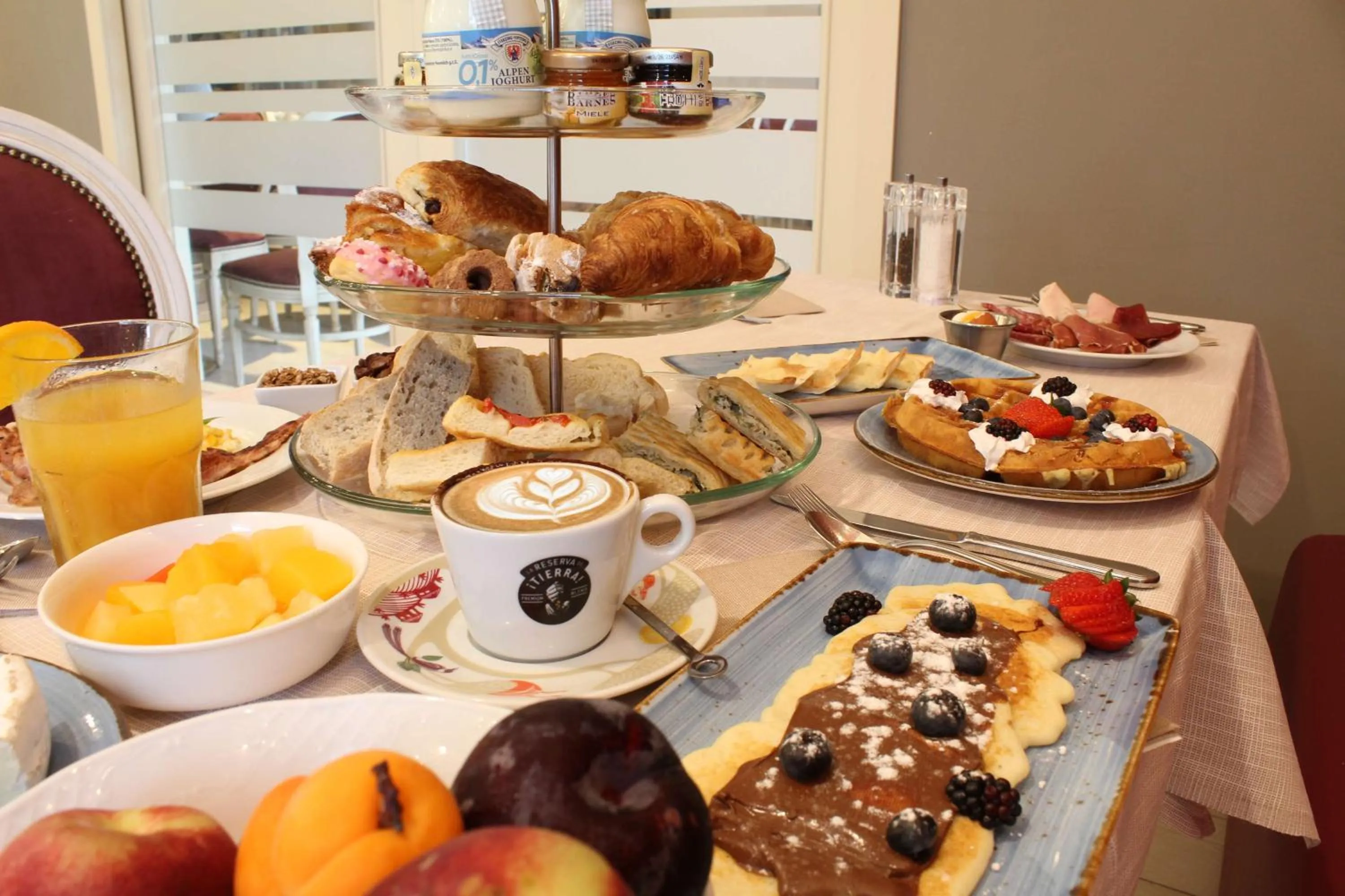 Breakfast in Best Western Hotel Moderno Verdi