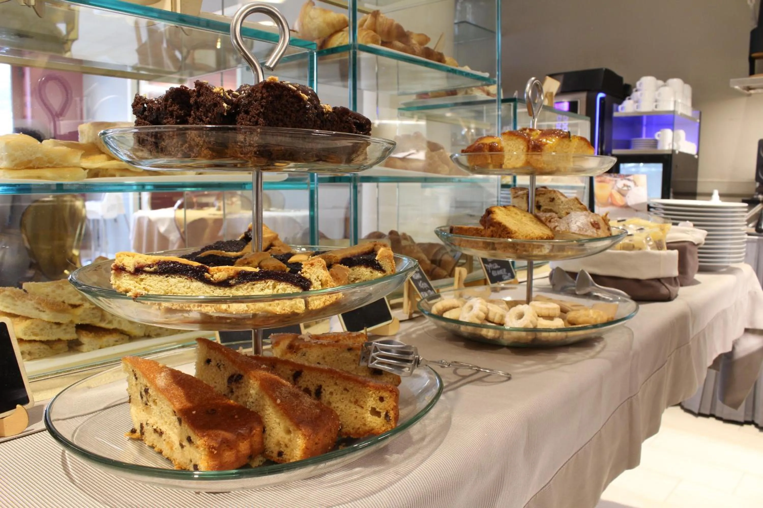 Breakfast in Best Western Hotel Moderno Verdi