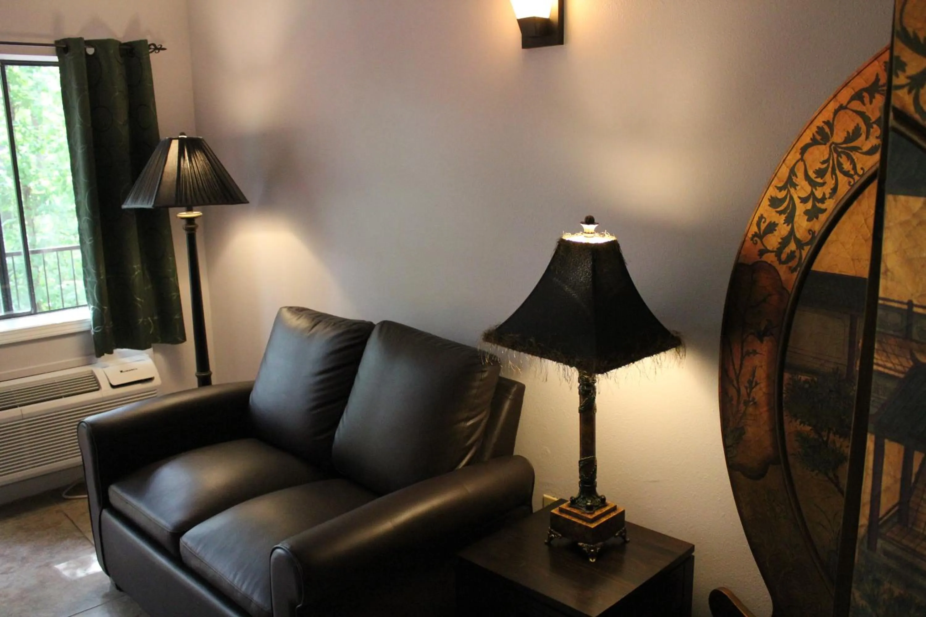 Photo of the whole room in Brydan Suites