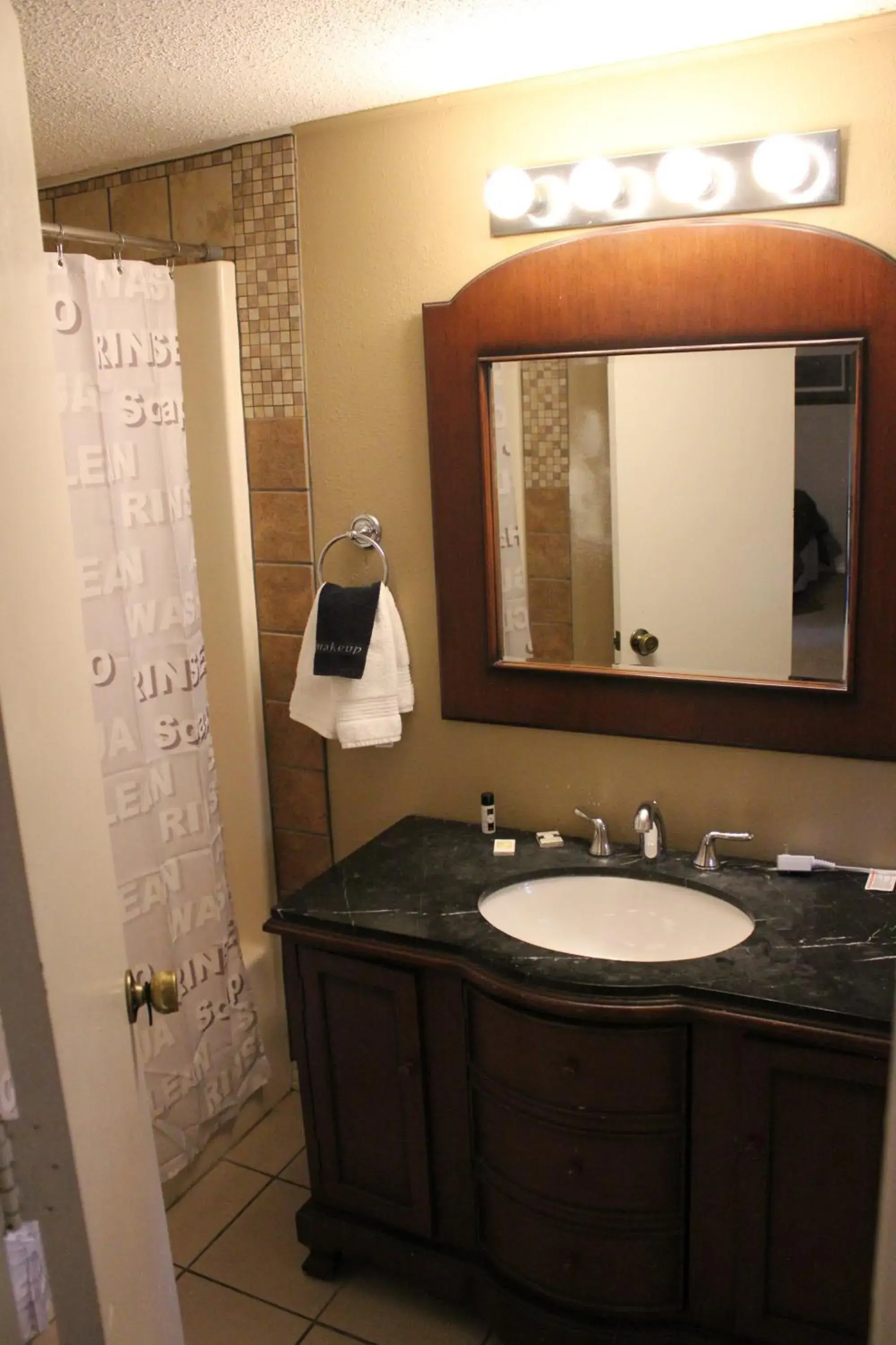 Deluxe Double Room in Brydan Suites Deluxe Double Room in Brydan Suites