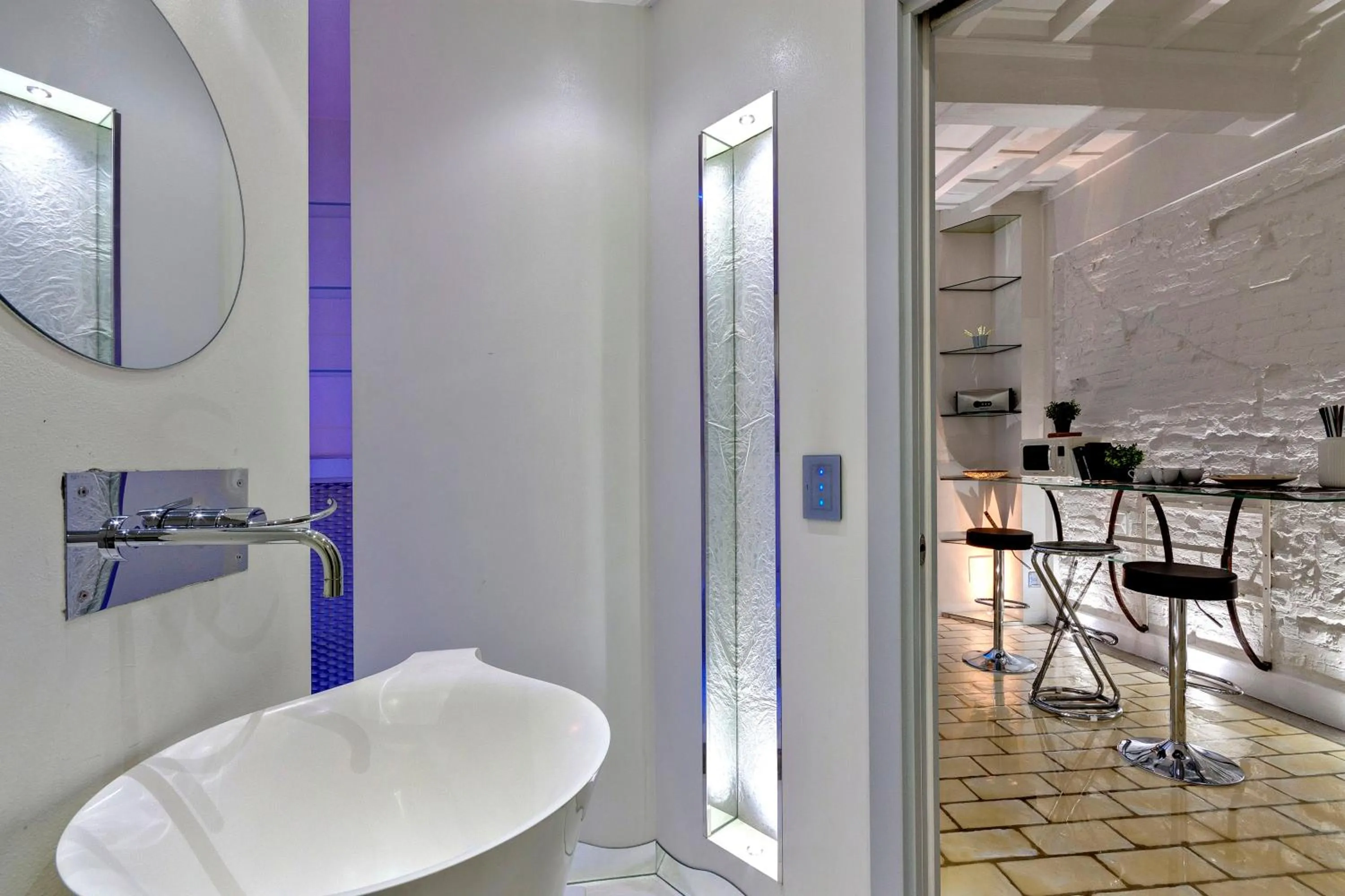 Bathroom in Victor Apartment by Mamo Florence