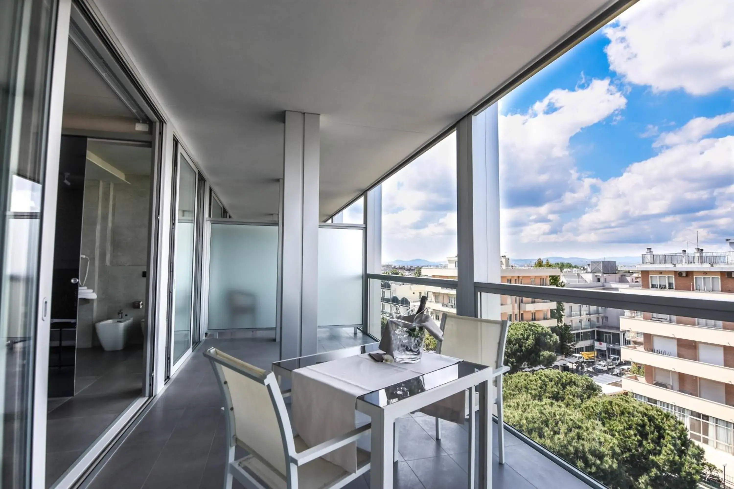 Balcony/Terrace in Waldorf Suite Hotel