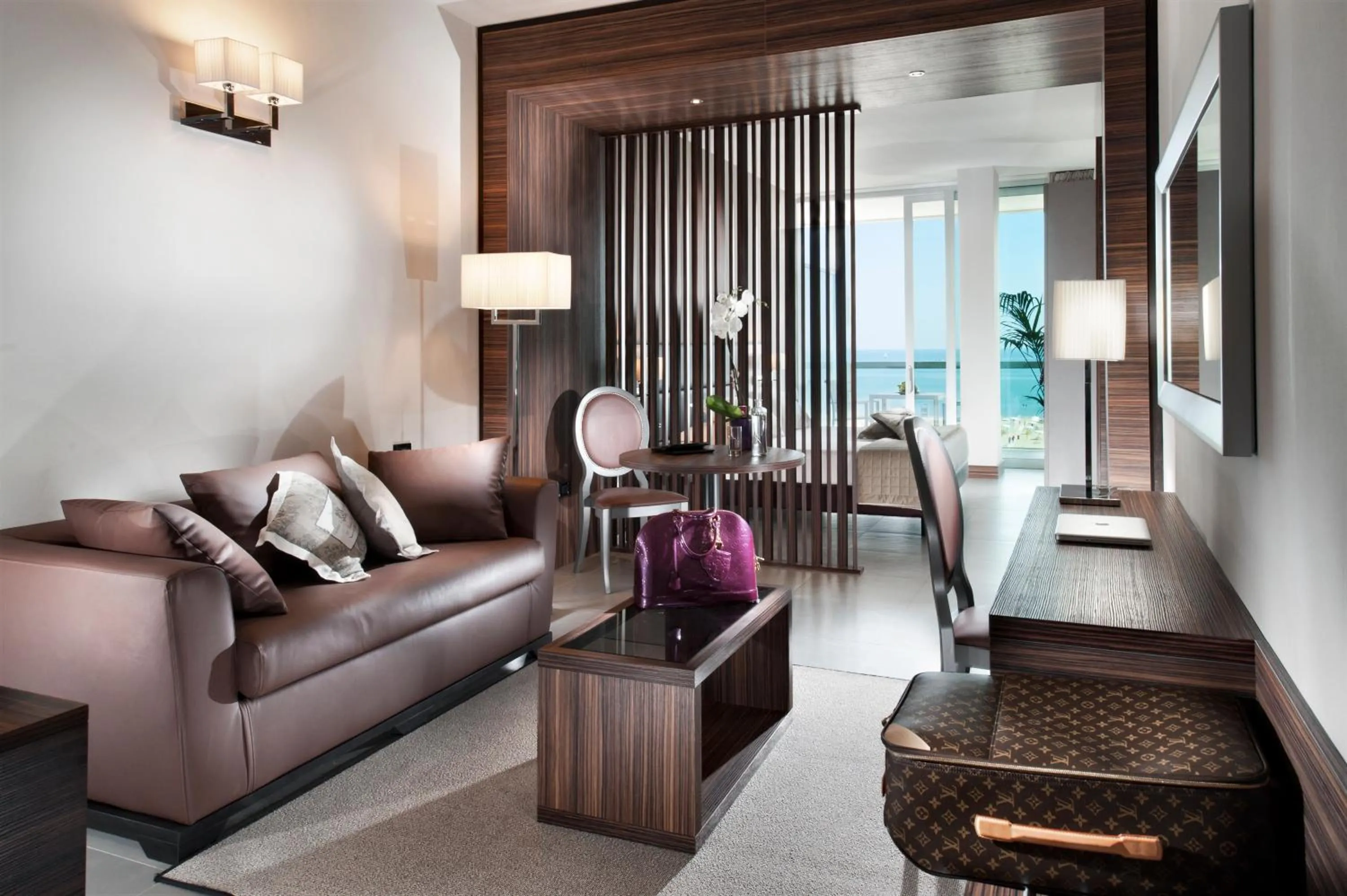 Bed in Waldorf Suite Hotel