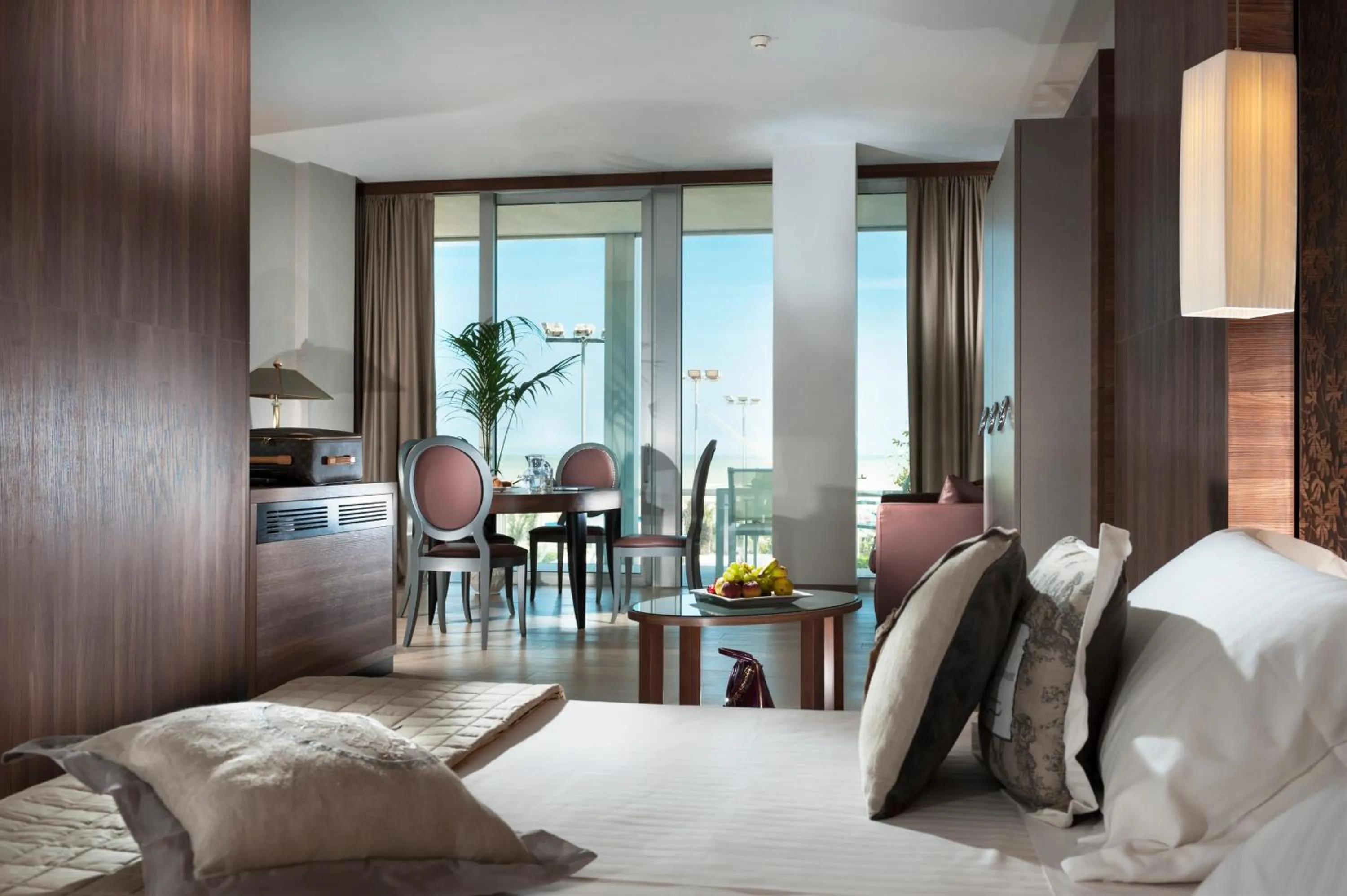 Bathroom, Bed in Waldorf Suite Hotel