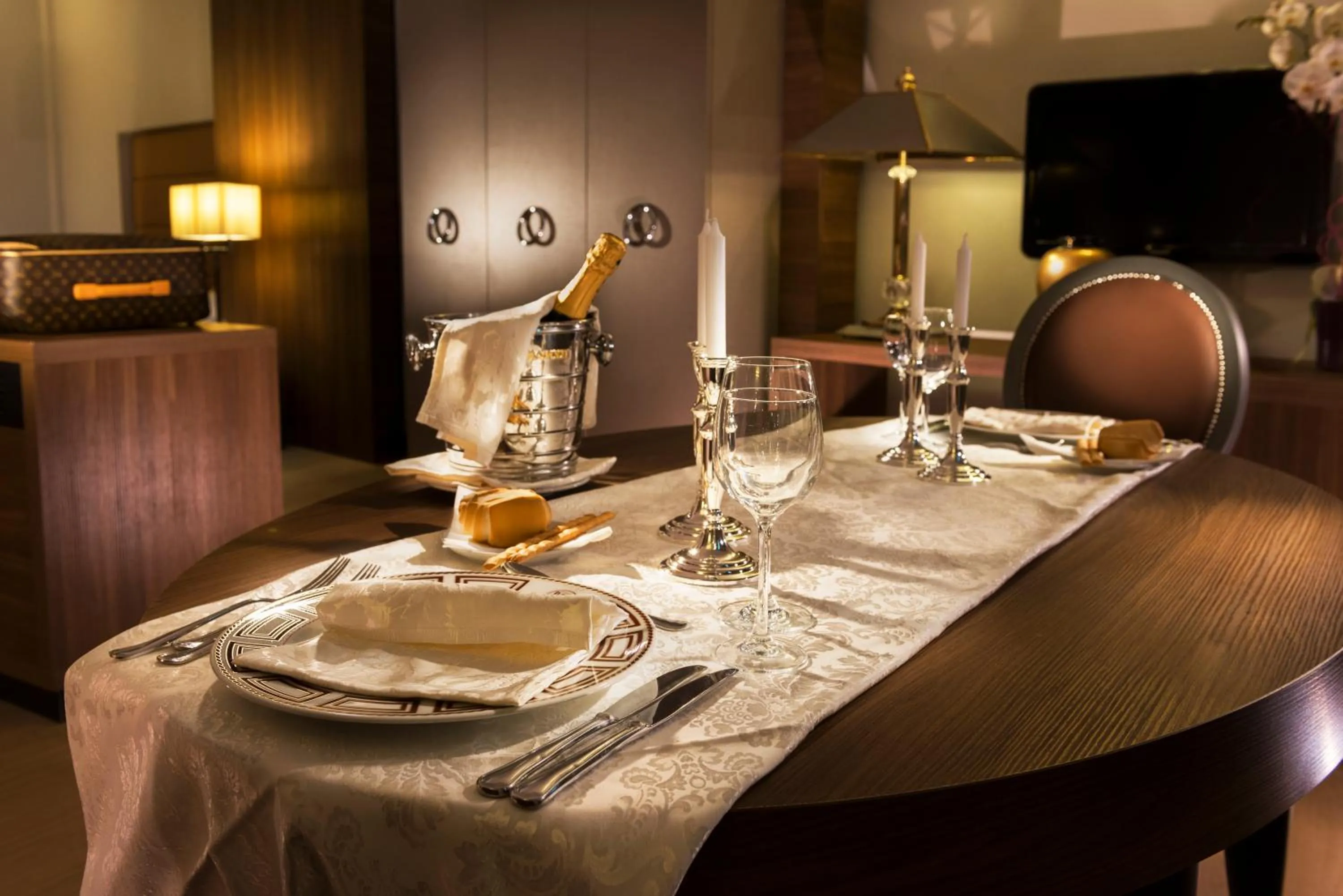 People in Waldorf Suite Hotel