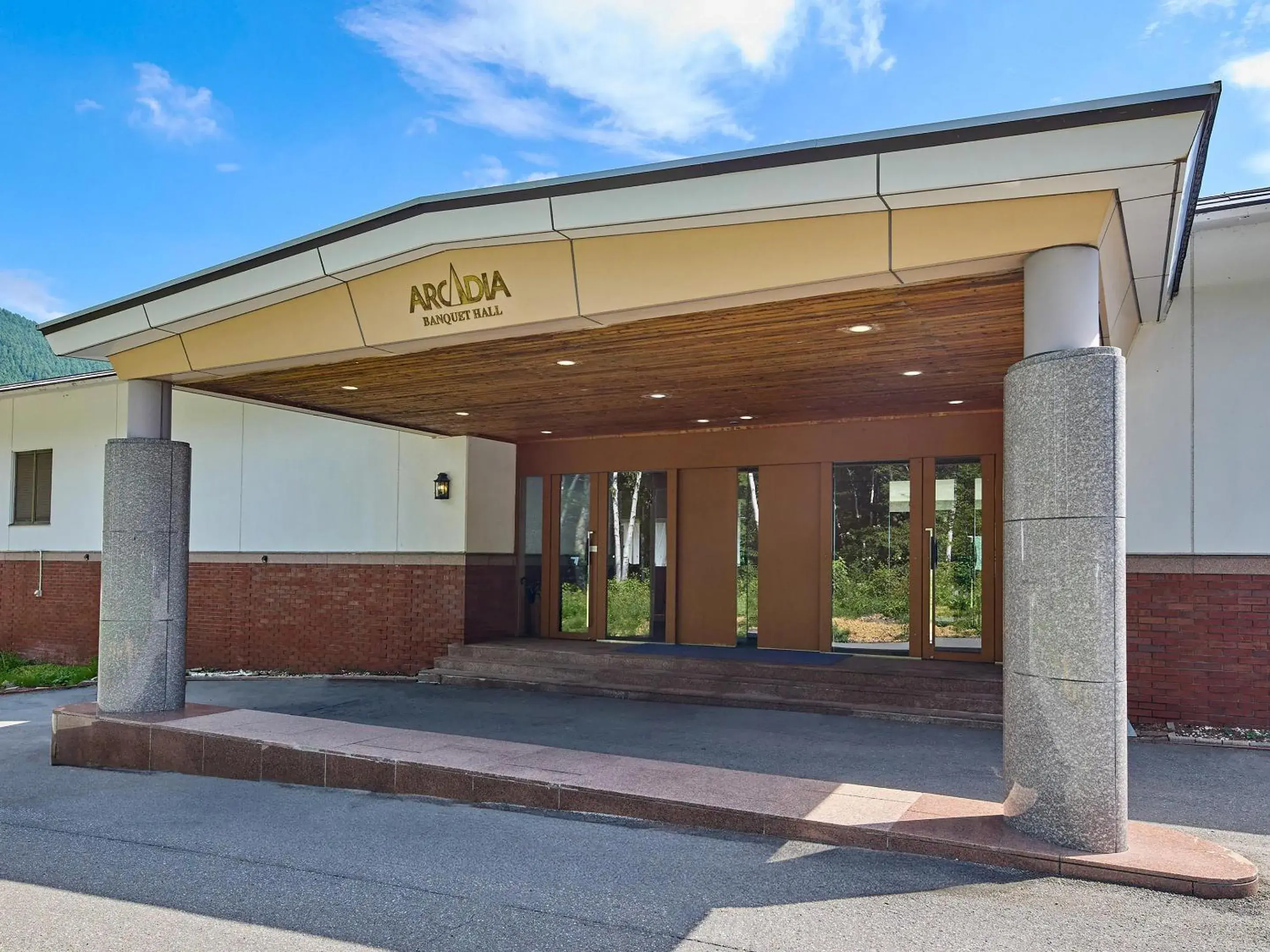 Facade/entrance in Arcadia Facade/entrance in Arcadia