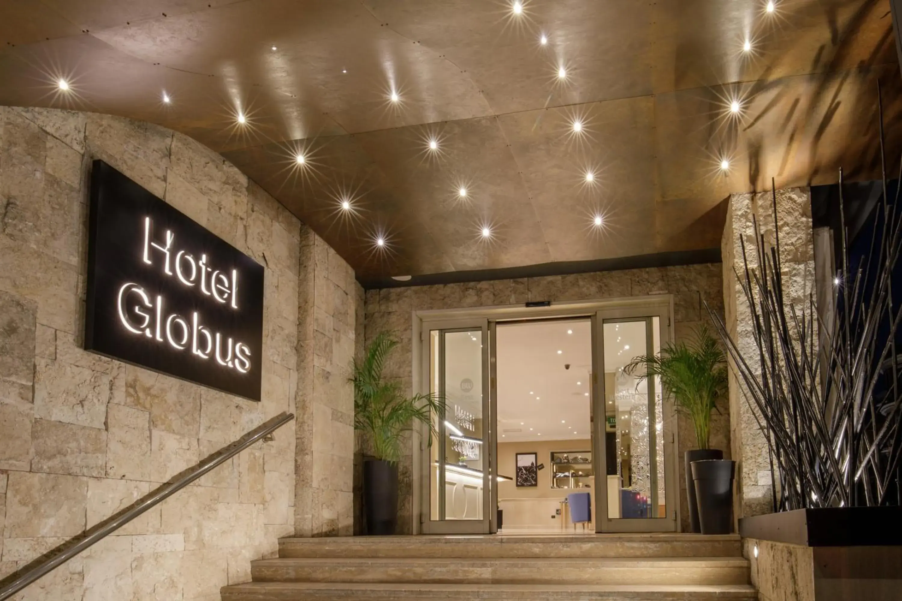 Property building in Best Western Hotel Globus Property building in Best Western Hotel Globus