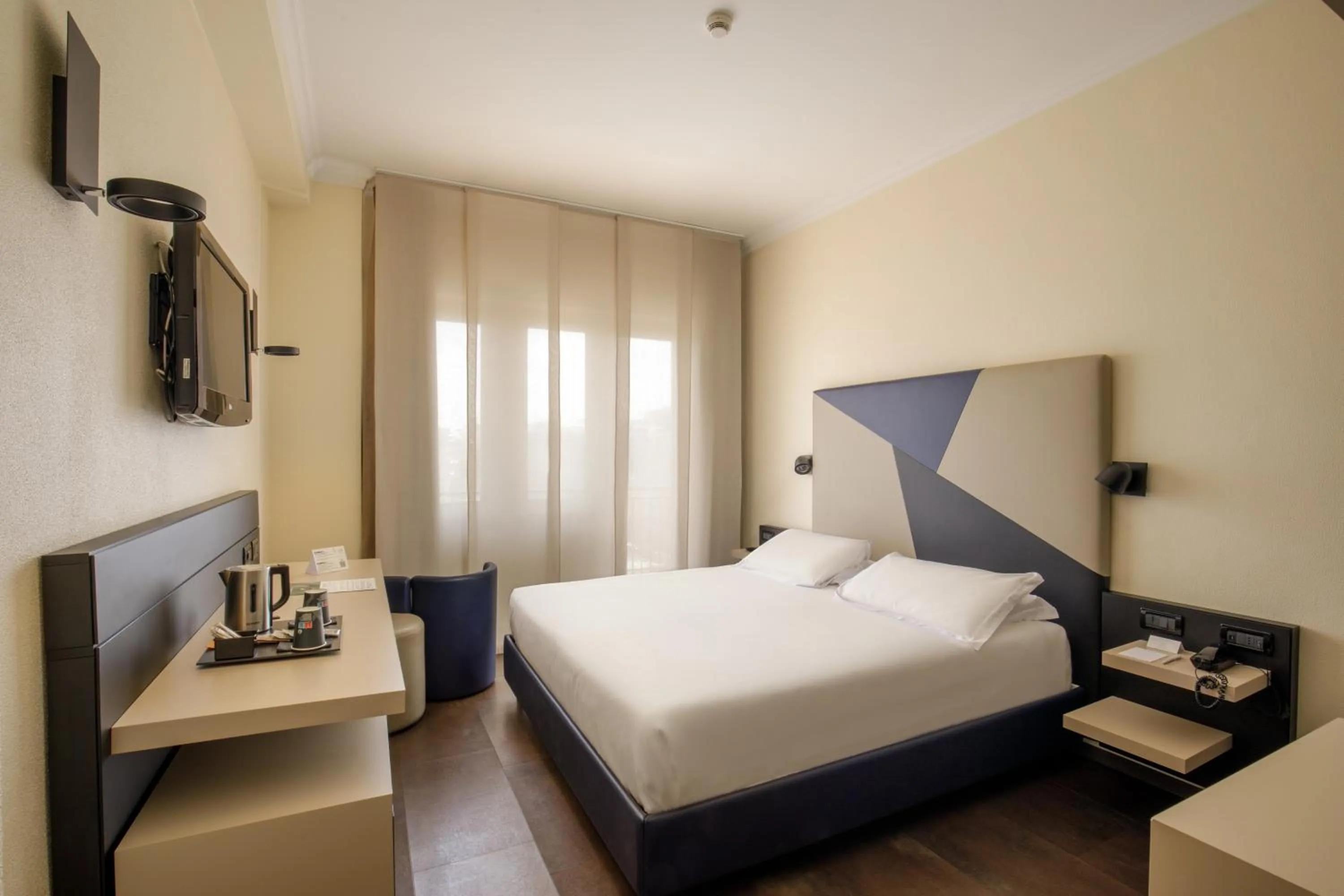 Bed in Best Western Hotel Globus