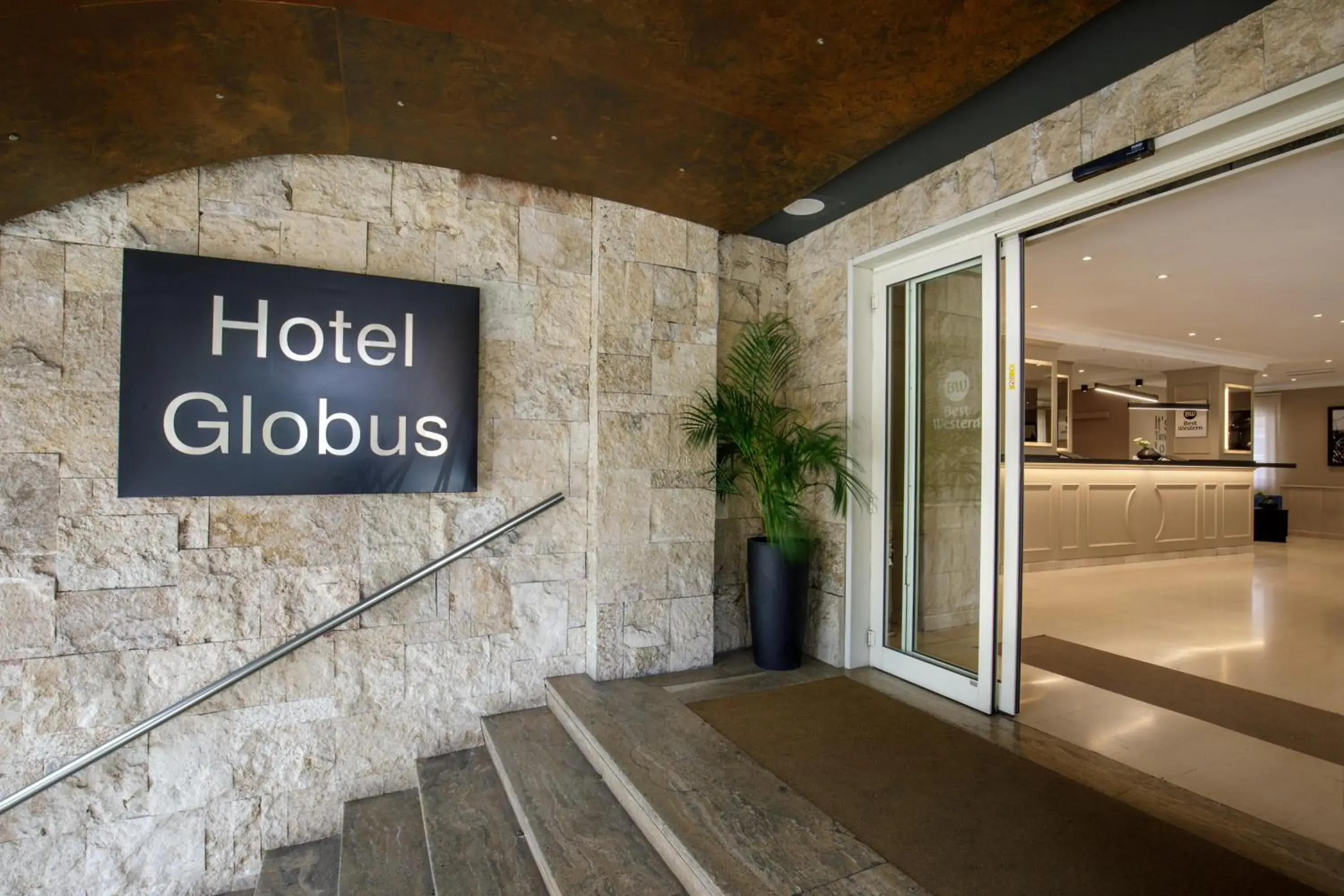 Property building in Best Western Hotel Globus Property building in Best Western Hotel Globus