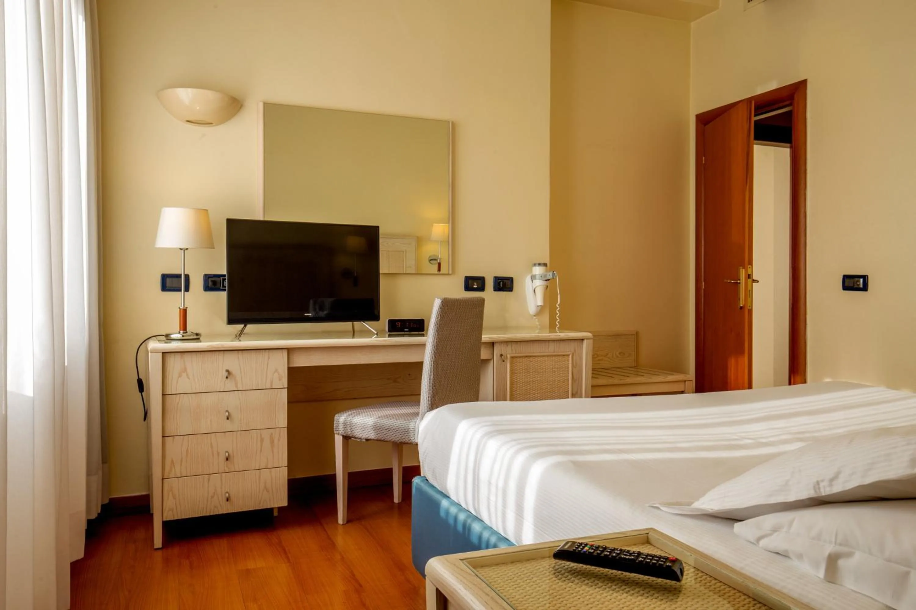 Photo of the whole room, Bed in Best Western Hotel Globus