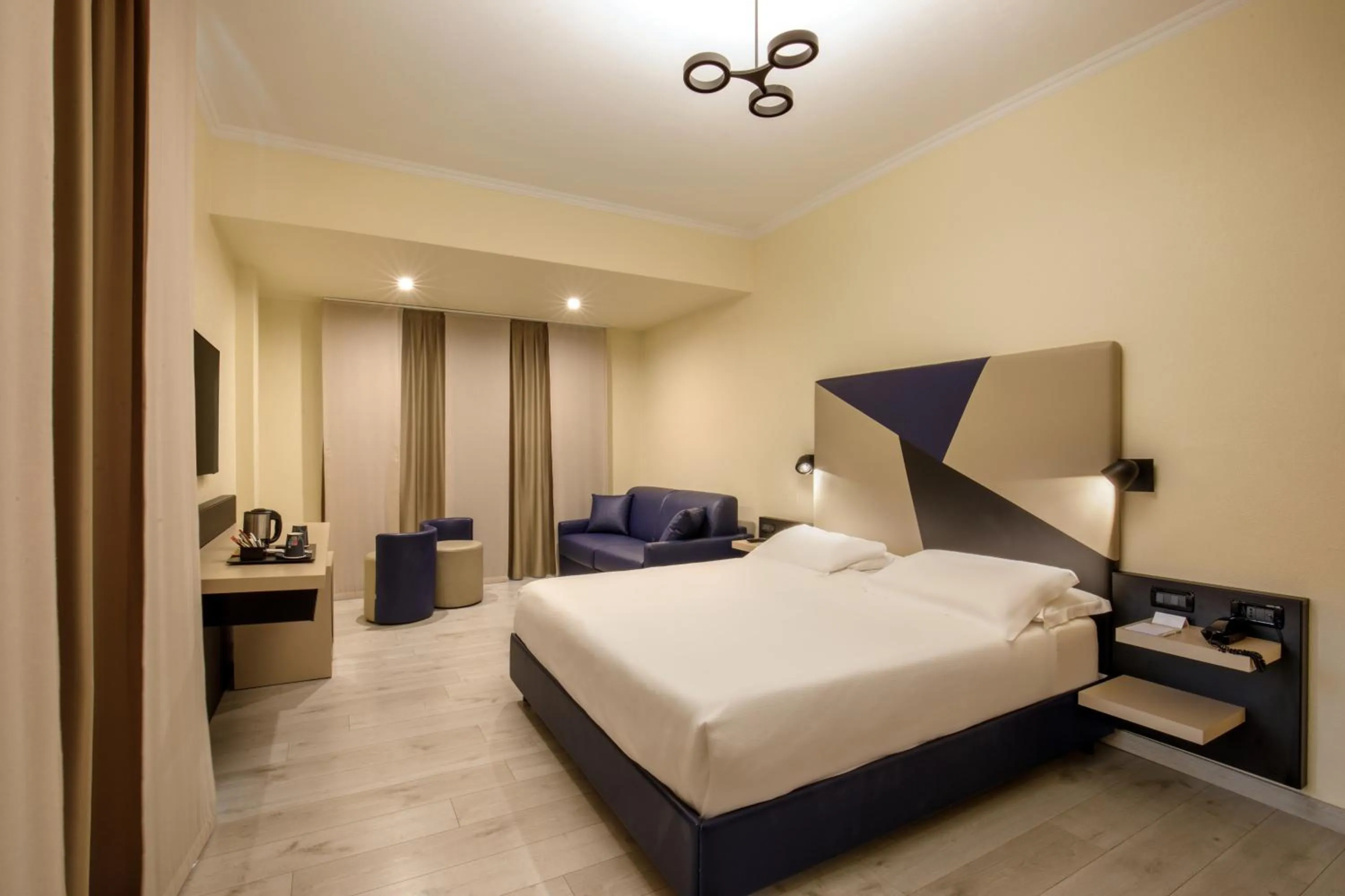 Bed in Best Western Hotel Globus