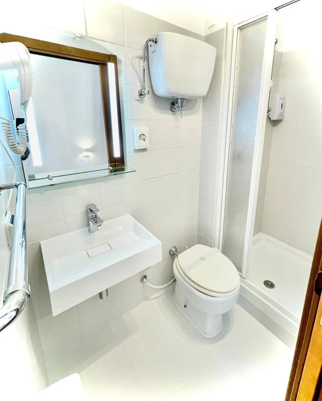 Shower in Hotel S. Ercolano