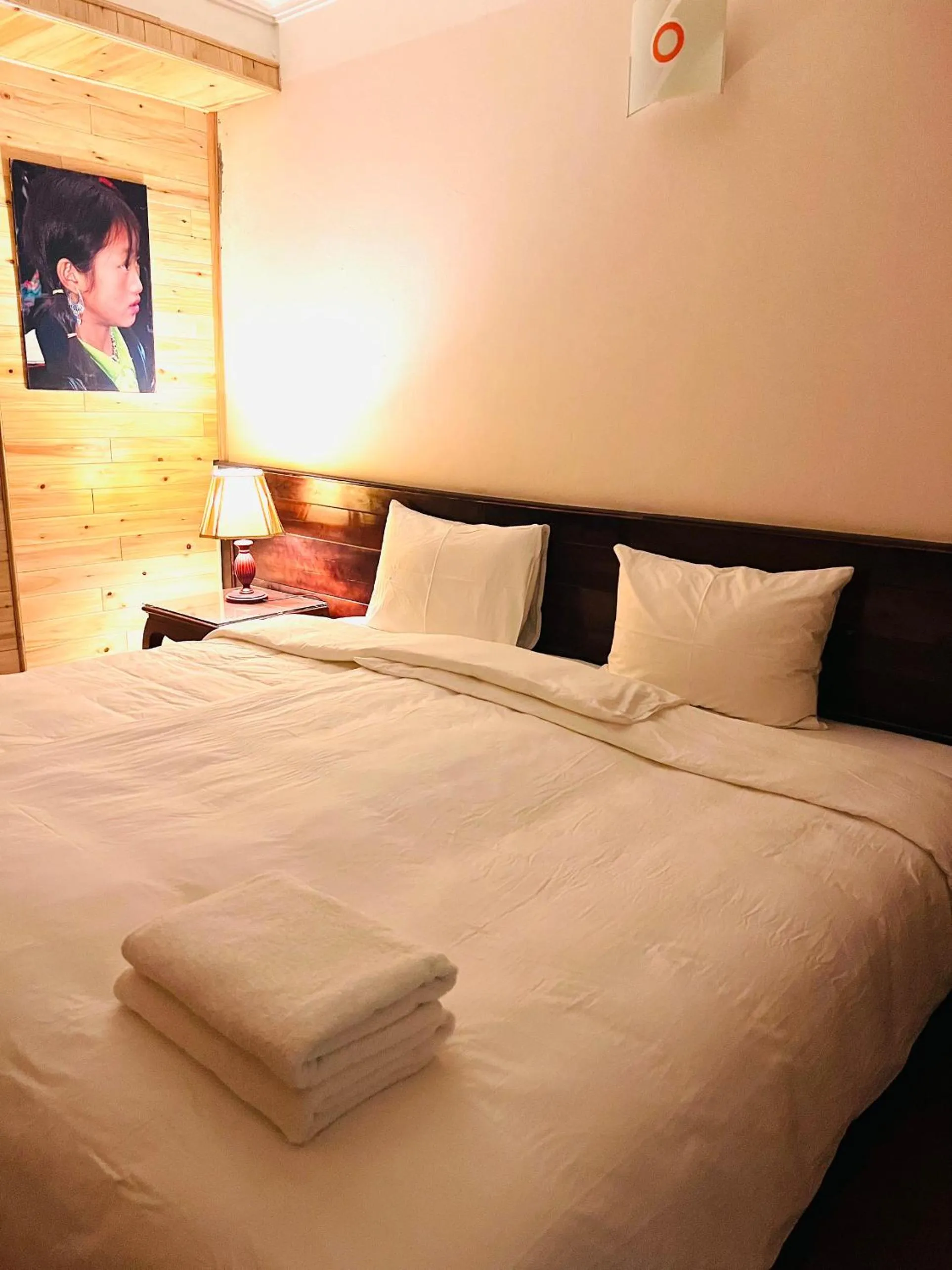 Bed in Cat Cat View Hotel