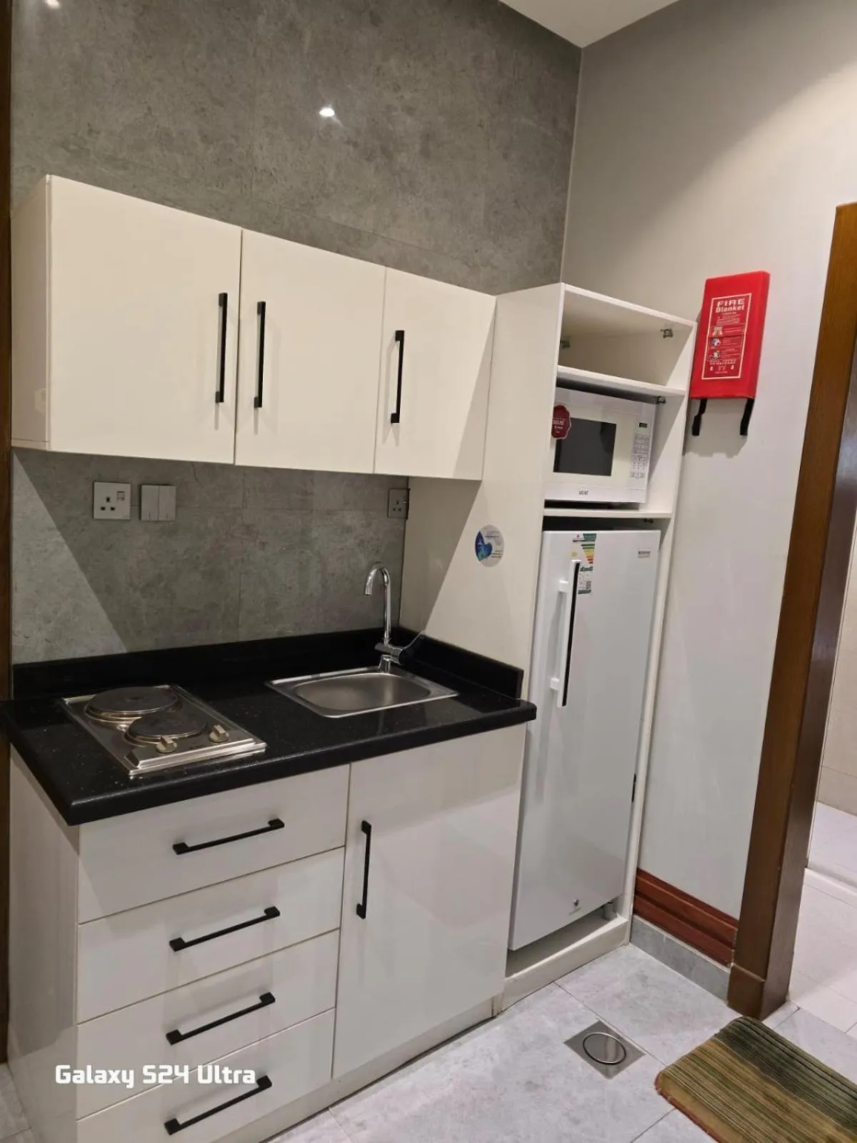 Kitchen or kitchenette in Celine Home Serviced Apartment - Tuwaiq