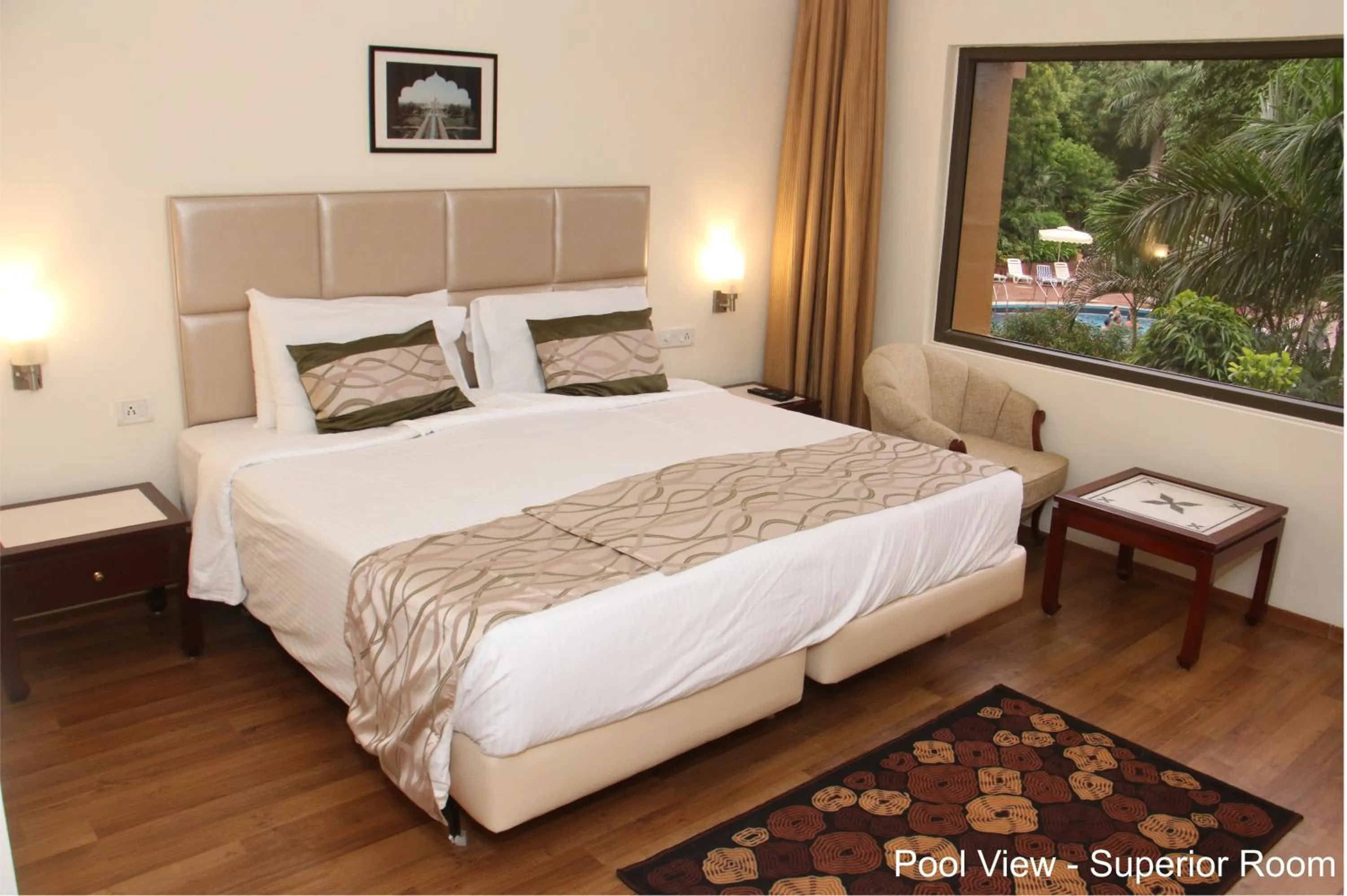 Bed in Hotel Clarks Shiraz