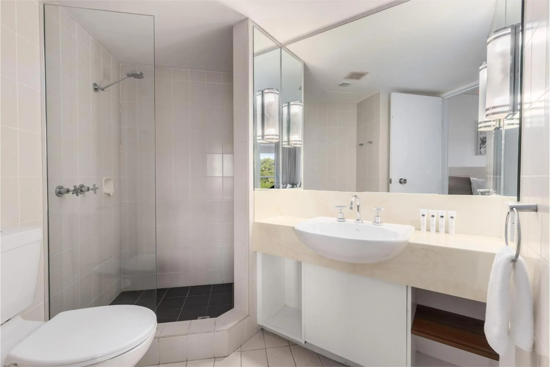 Shower in Charlesworth Bay Beach Resort