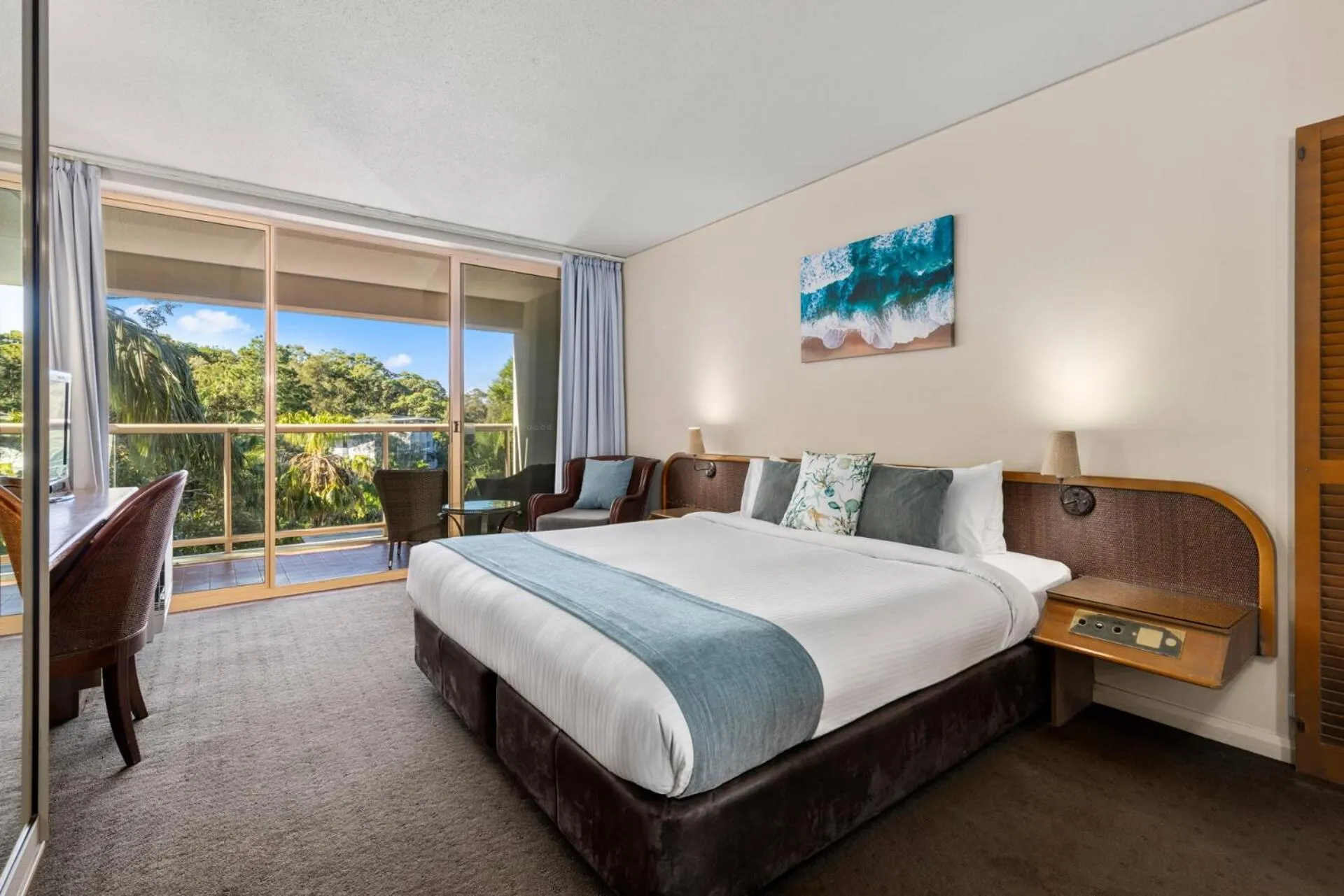 Bed in Charlesworth Bay Beach Resort