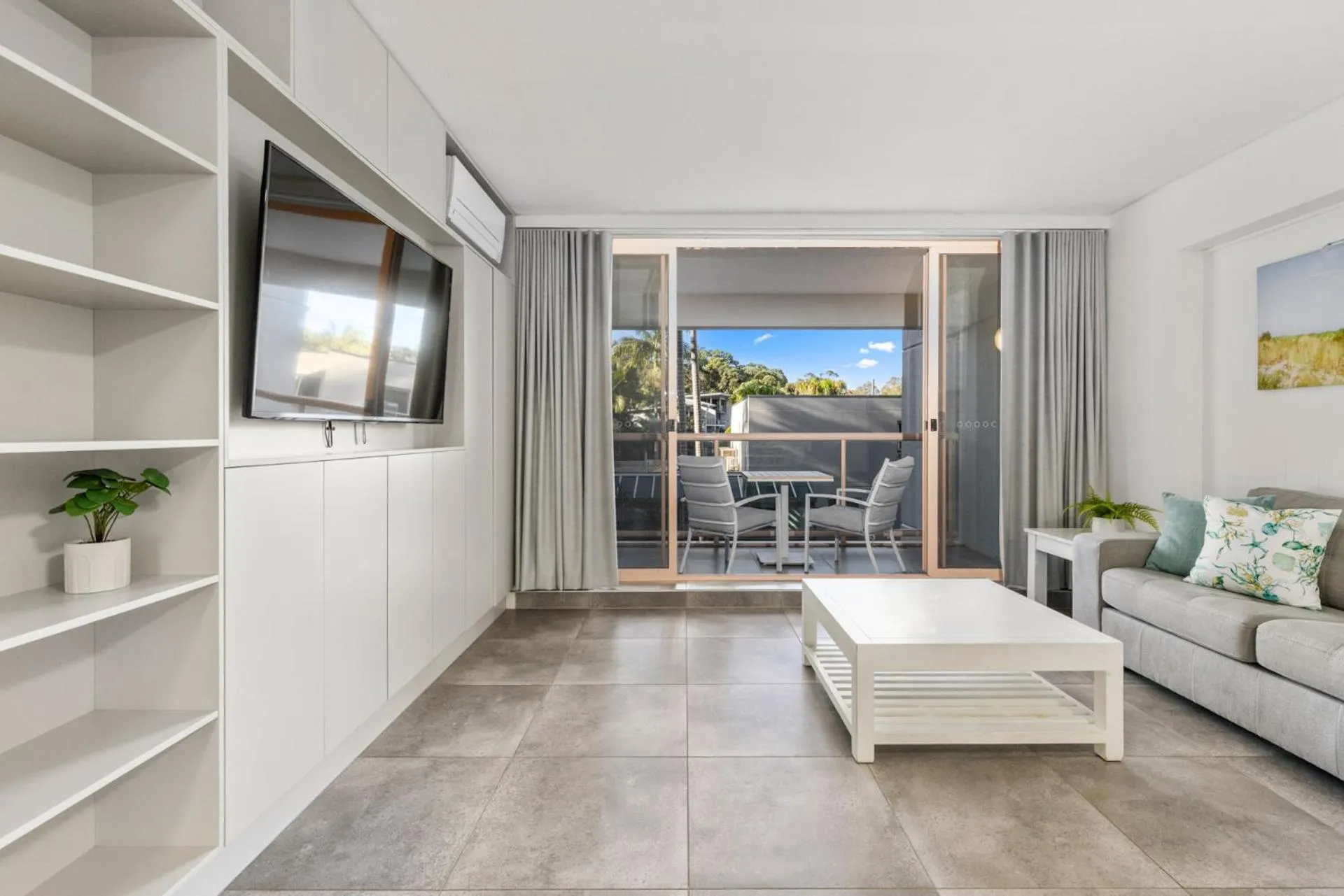 Living room in Charlesworth Bay Beach Resort