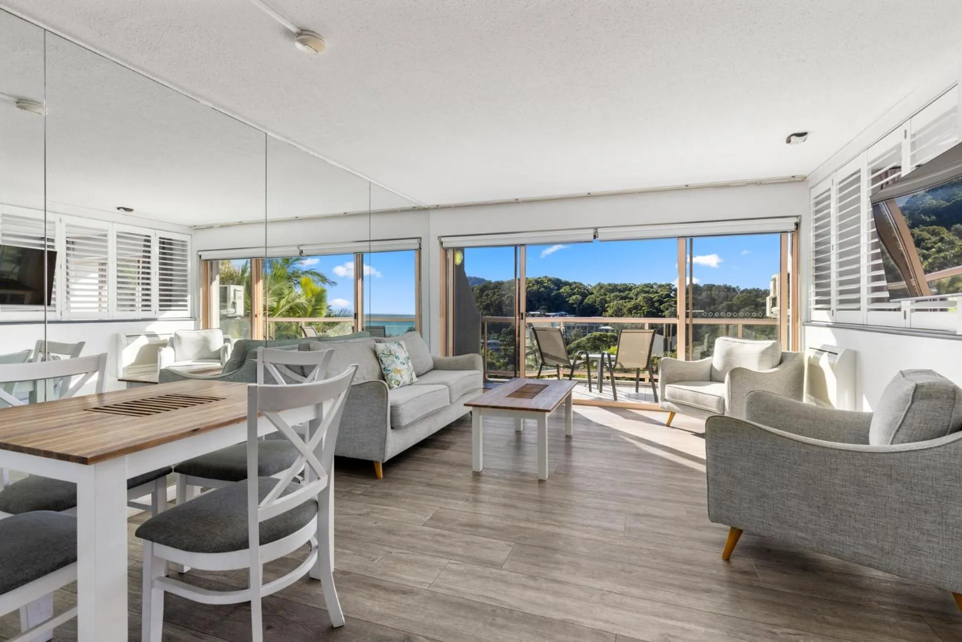 Living room in Charlesworth Bay Beach Resort