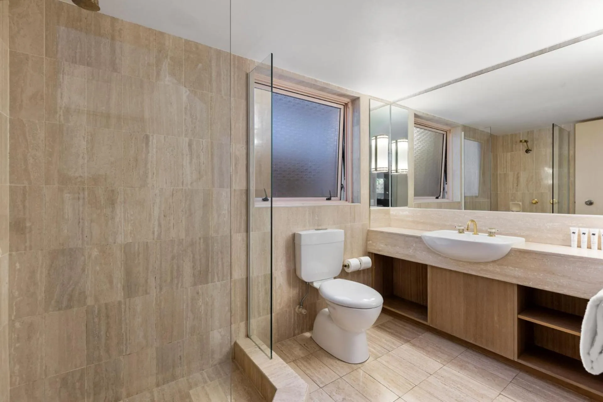 Shower in Charlesworth Bay Beach Resort