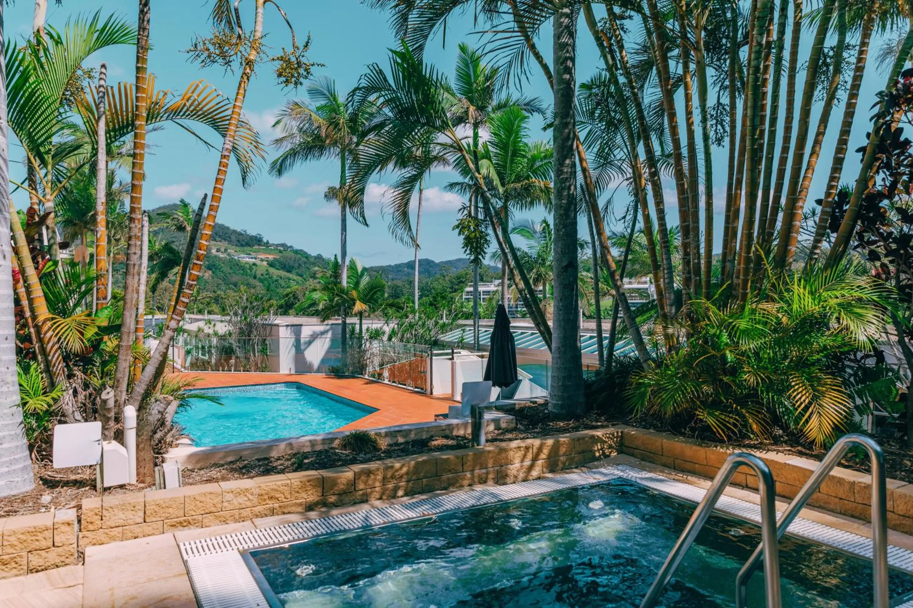 Hot Tub in Charlesworth Bay Beach Resort