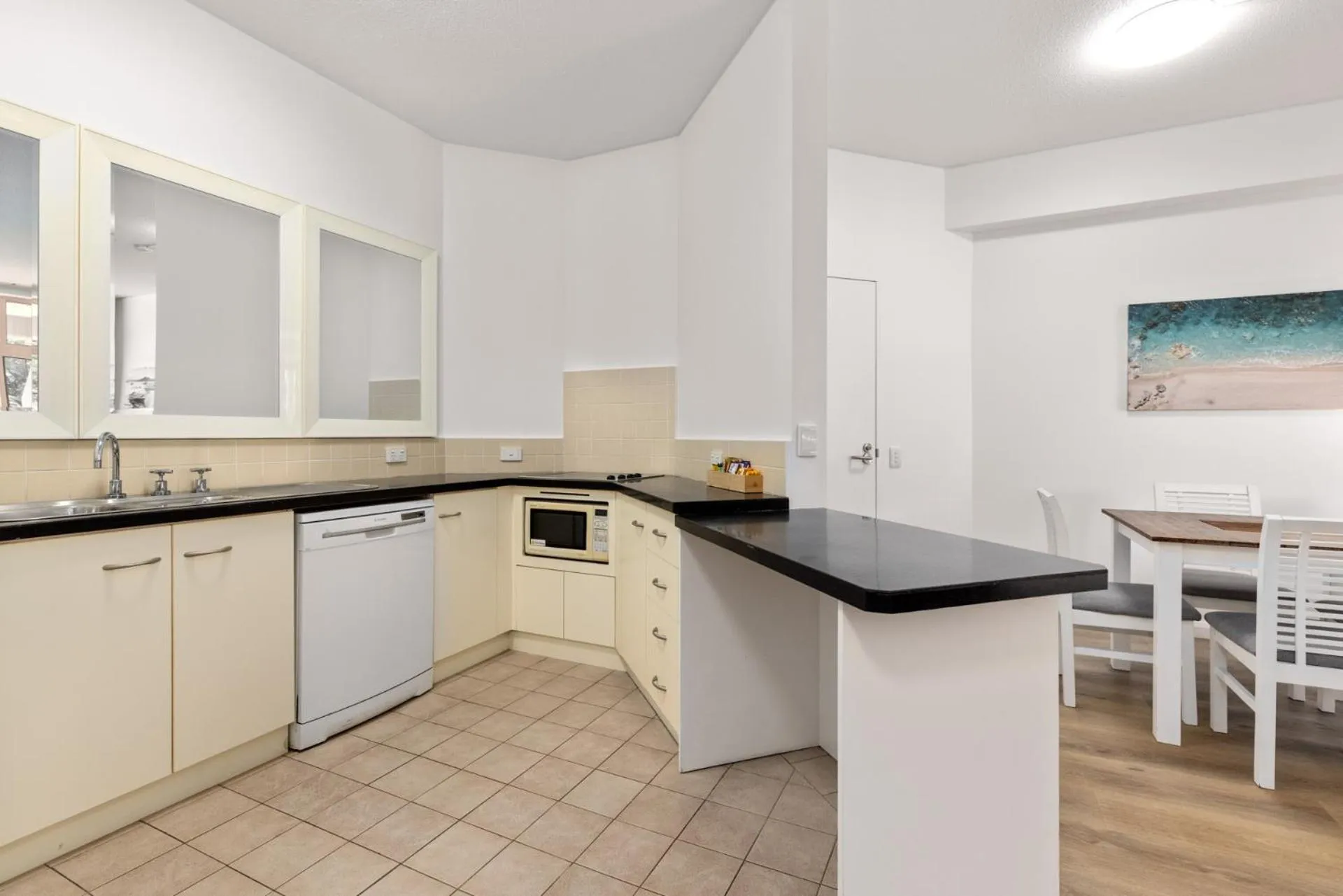 Kitchen or kitchenette in Charlesworth Bay Beach Resort