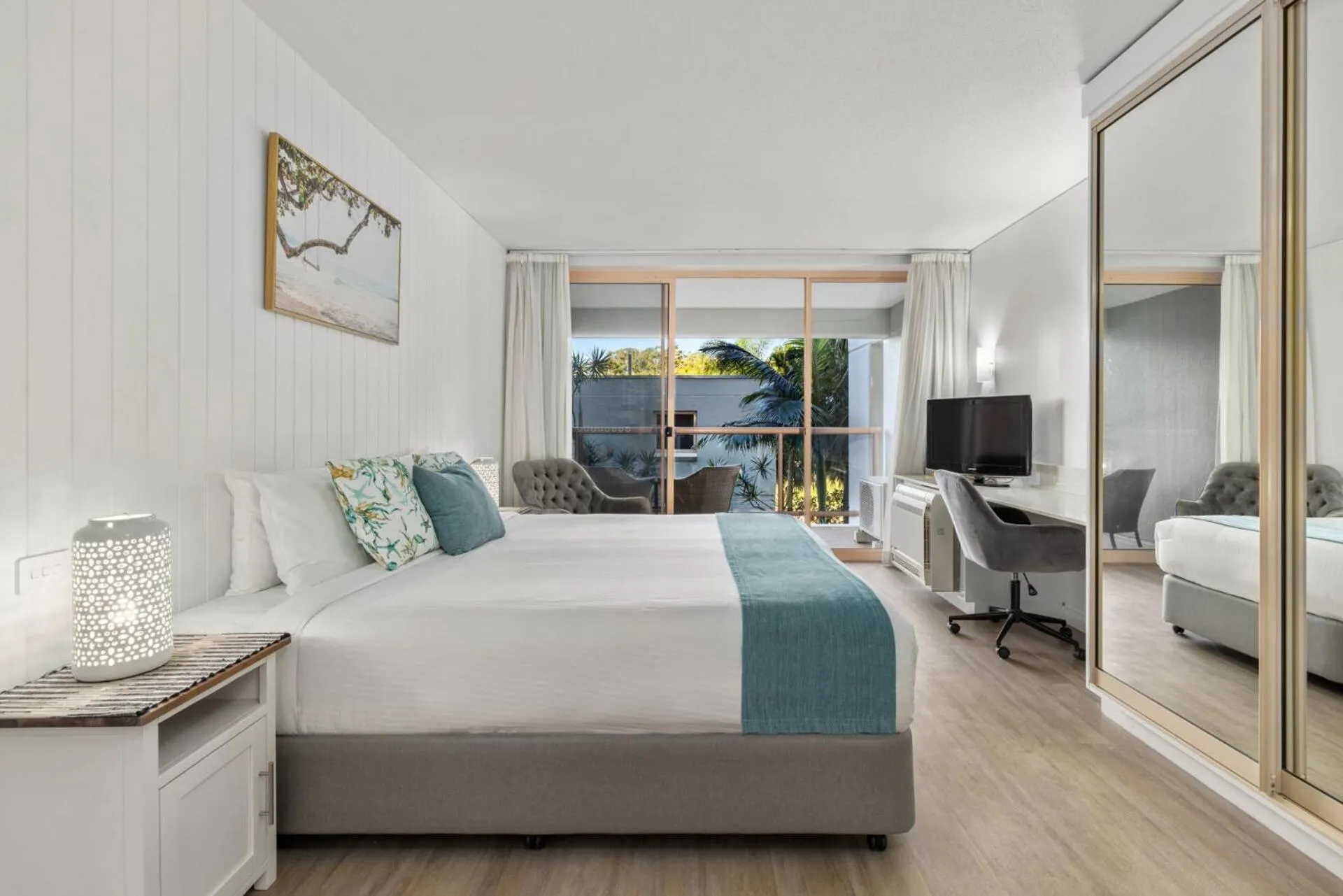 Bed in Charlesworth Bay Beach Resort