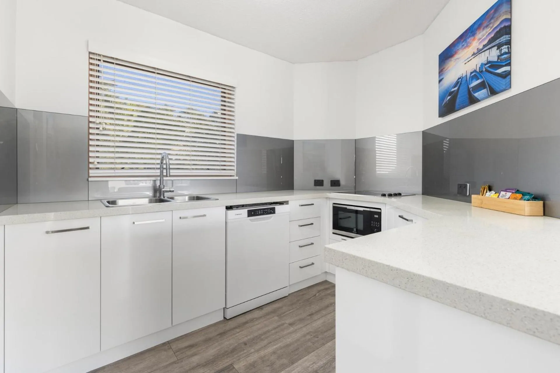 Kitchen or kitchenette in Charlesworth Bay Beach Resort